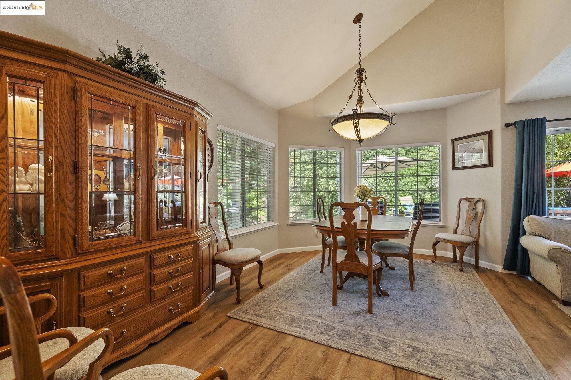 Detail Gallery Image 9 of 32 For 12960 Sunnyhill Ct, Sonora,  CA 95370 - 3 Beds | 3 Baths