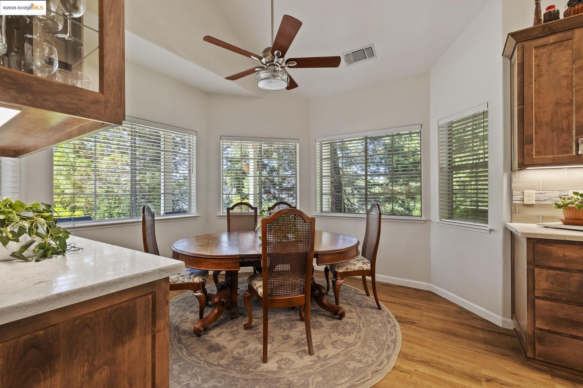 Detail Gallery Image 10 of 32 For 12960 Sunnyhill Ct, Sonora,  CA 95370 - 3 Beds | 3 Baths