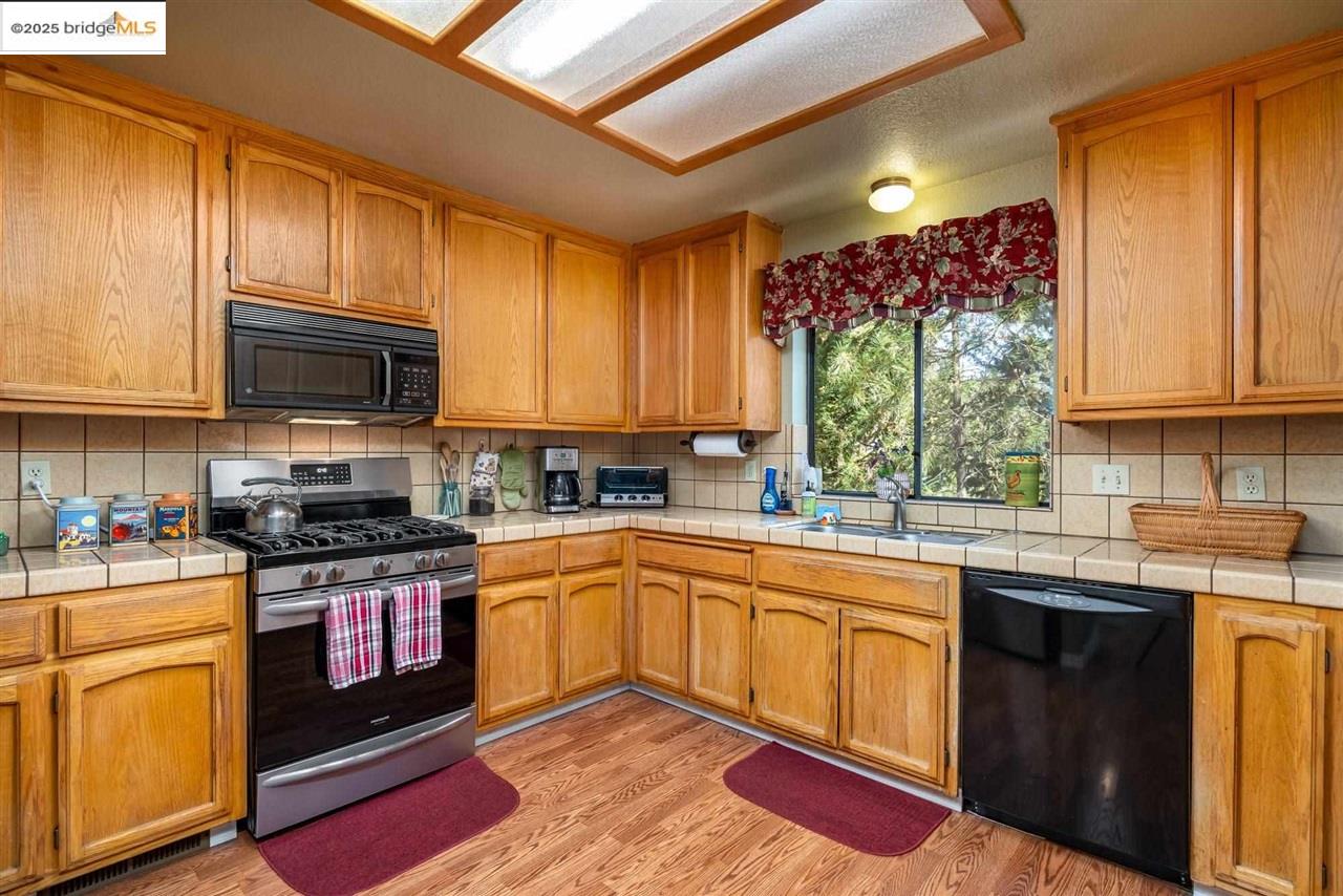 Detail Gallery Image 11 of 59 For 19484 Pine Mountain Drive, Groveland,  CA 95321-9314 - 3 Beds | 3 Baths