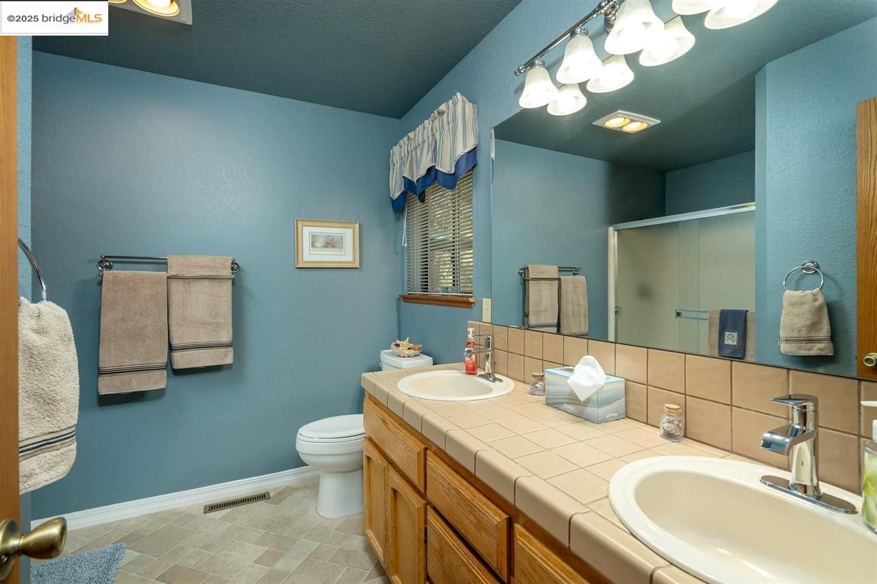 Detail Gallery Image 17 of 59 For 19484 Pine Mountain Drive, Groveland,  CA 95321-9314 - 3 Beds | 3 Baths