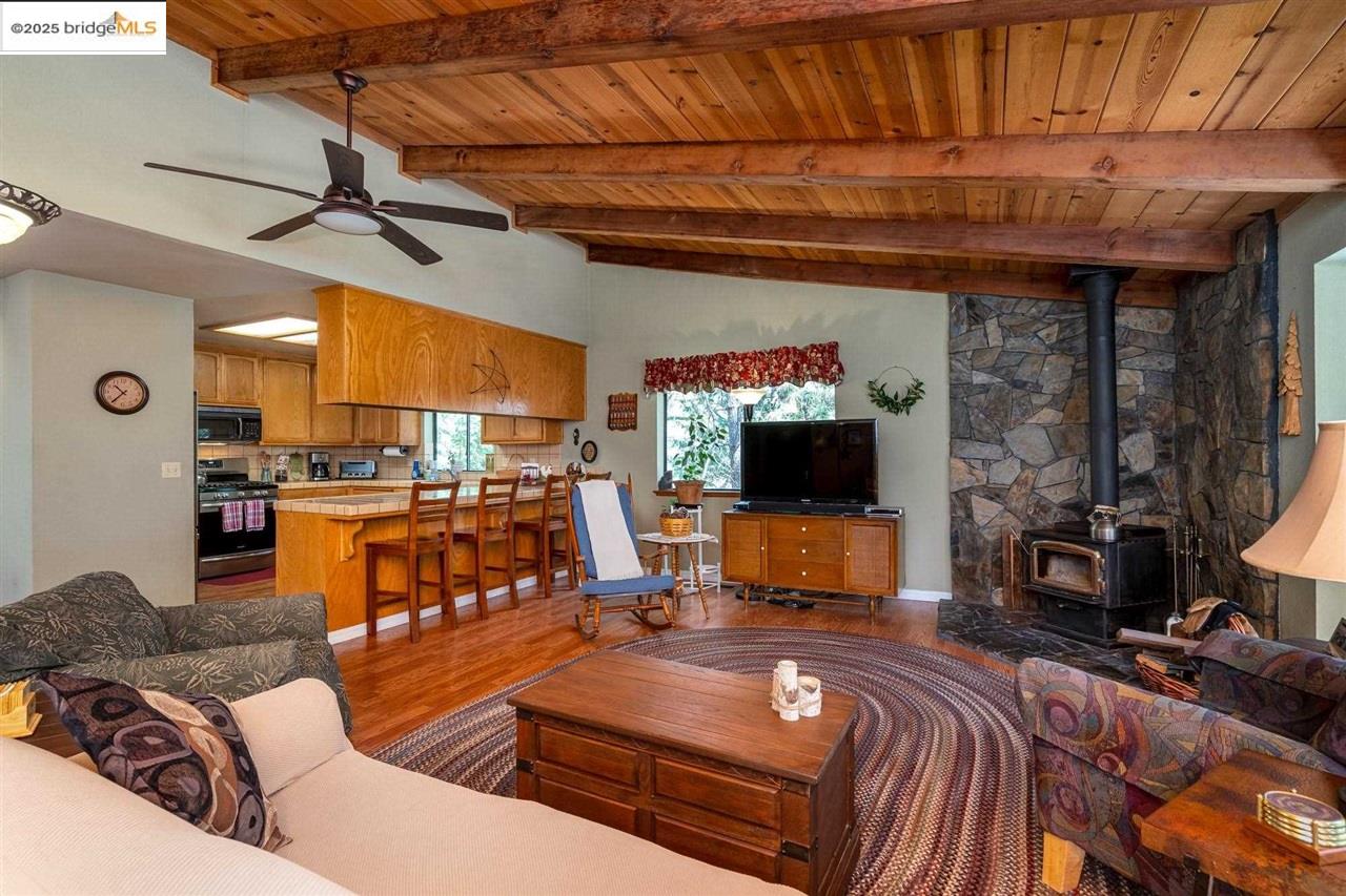 Detail Gallery Image 5 of 59 For 19484 Pine Mountain Drive, Groveland,  CA 95321-9314 - 3 Beds | 3 Baths