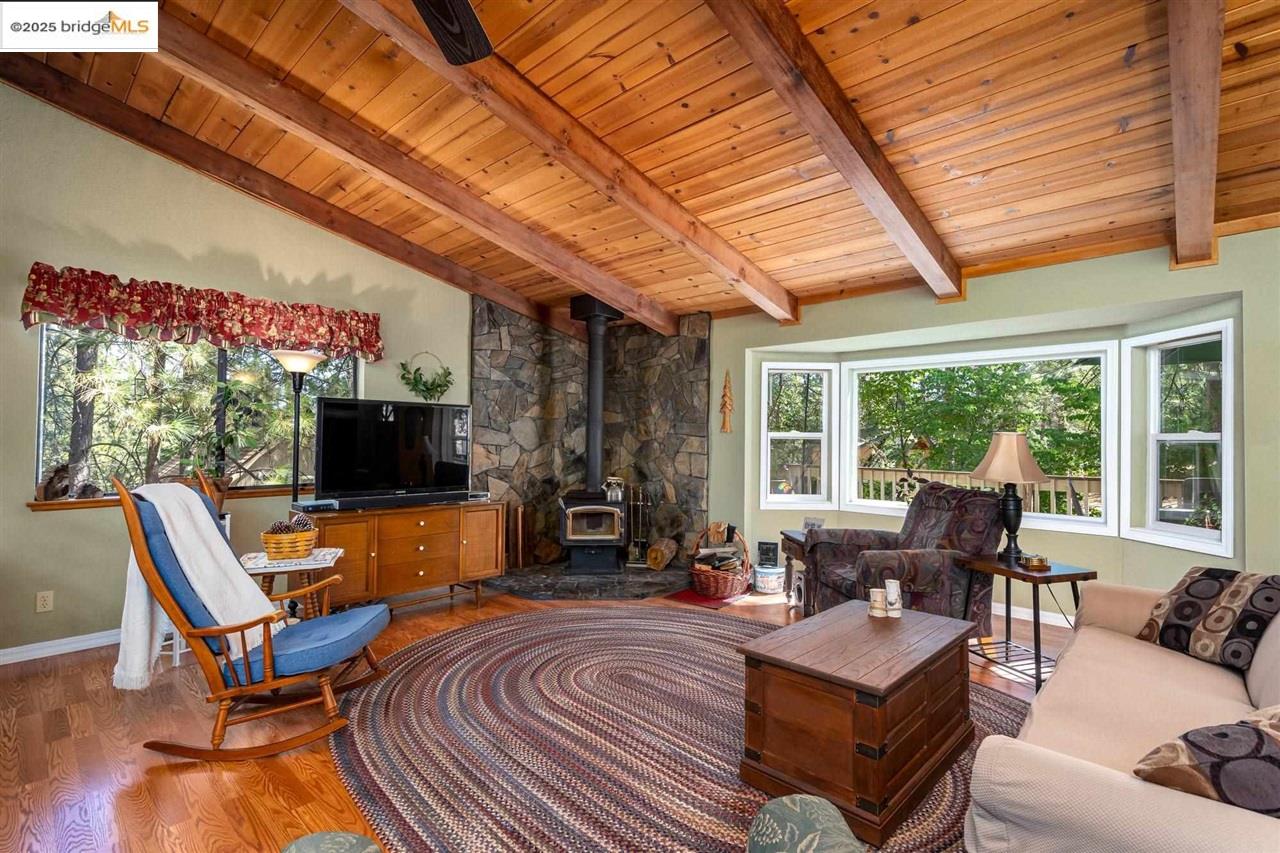 Detail Gallery Image 6 of 59 For 19484 Pine Mountain Drive, Groveland,  CA 95321-9314 - 3 Beds | 3 Baths