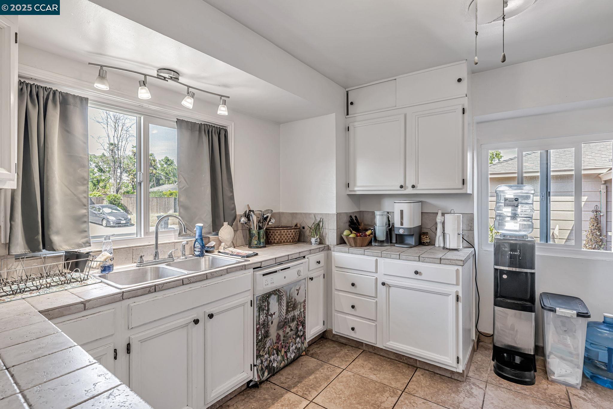 Detail Gallery Image 10 of 45 For 416 Wilson Ave, Modesto,  CA 95354 - 3 Beds | 3 Baths