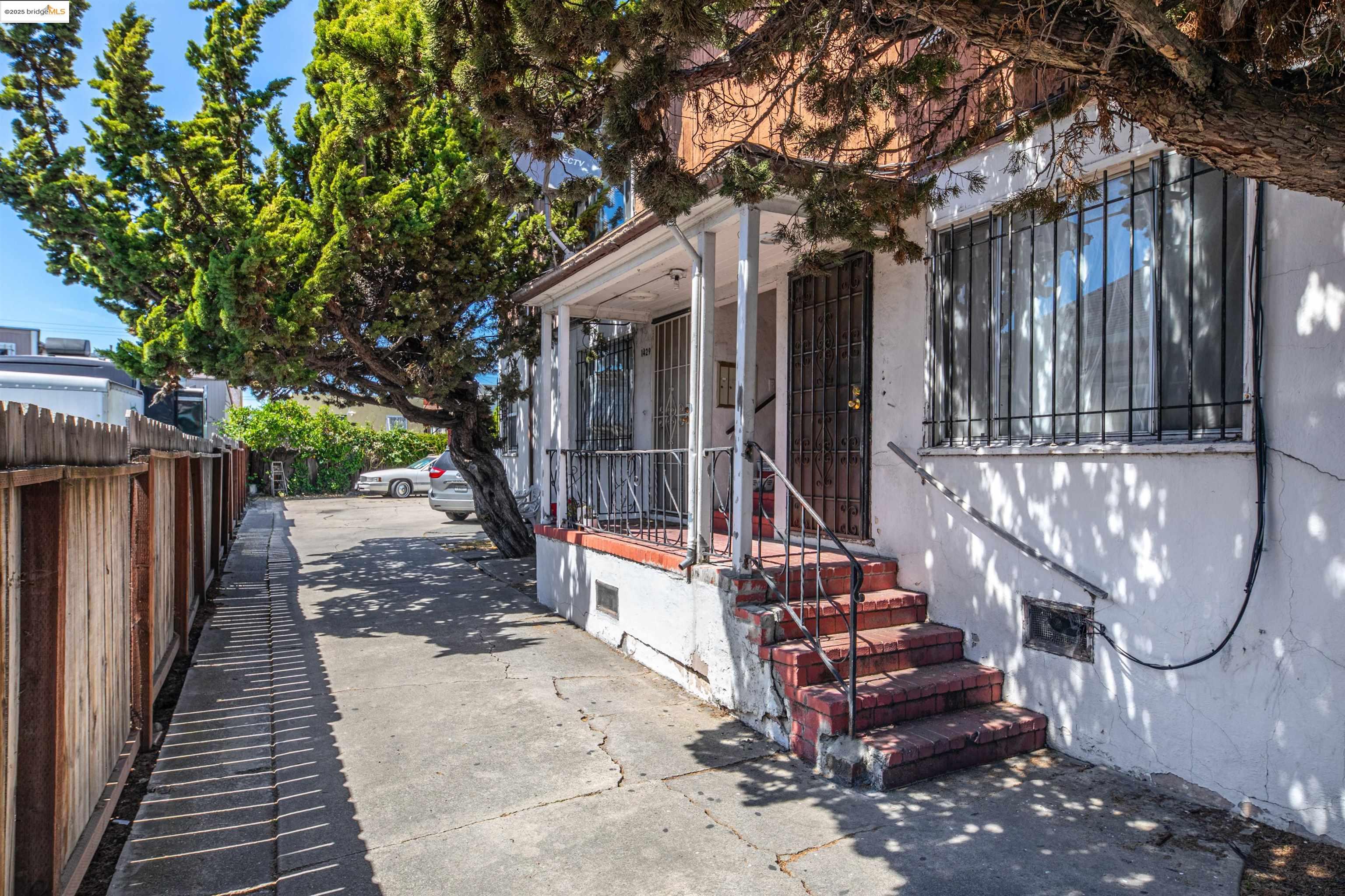 Detail Gallery Image 1 of 11 For 1427 65th Ave, Oakland,  CA 94621 - – Beds | – Baths