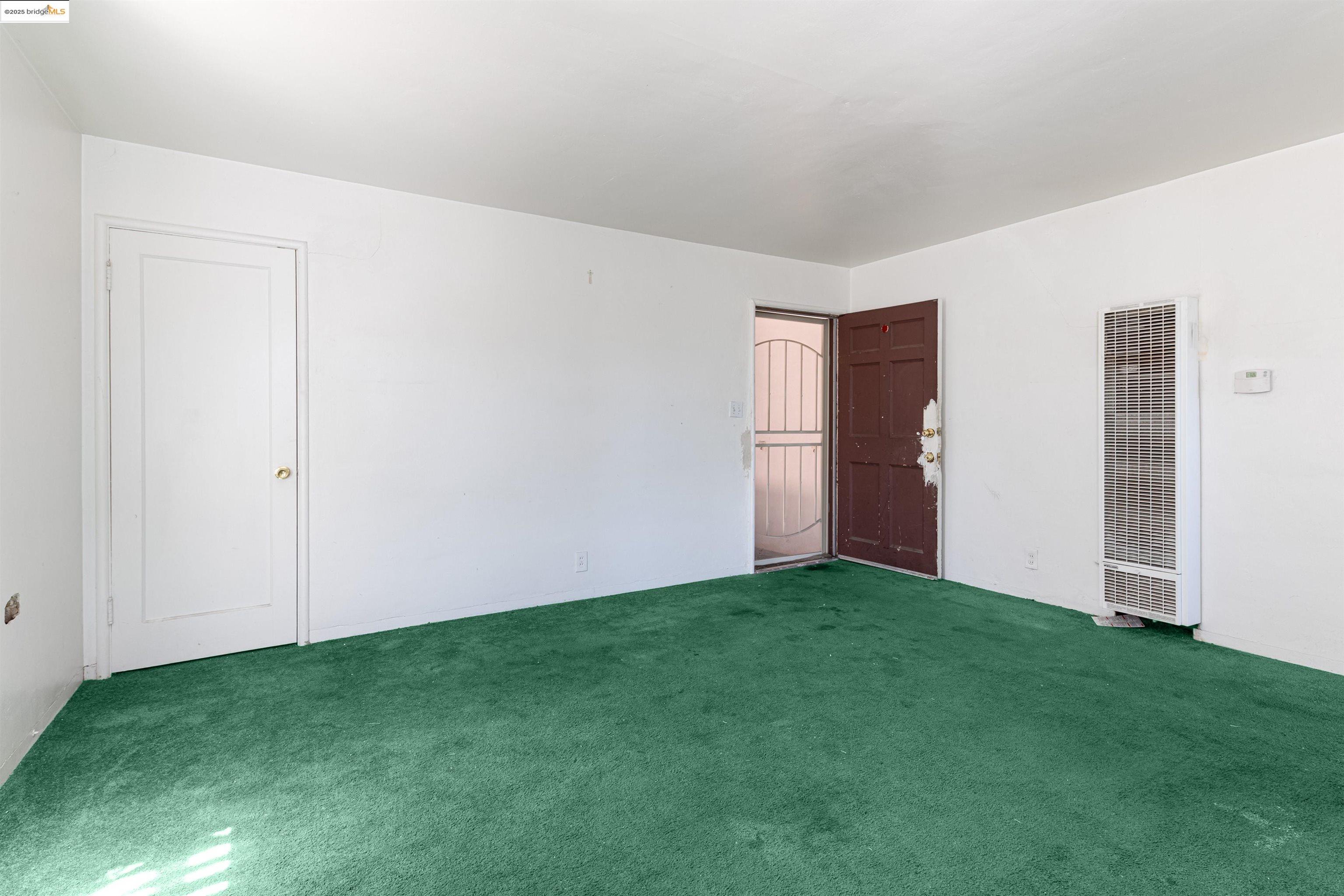 Detail Gallery Image 2 of 11 For 1427 65th Ave, Oakland,  CA 94621 - – Beds | – Baths