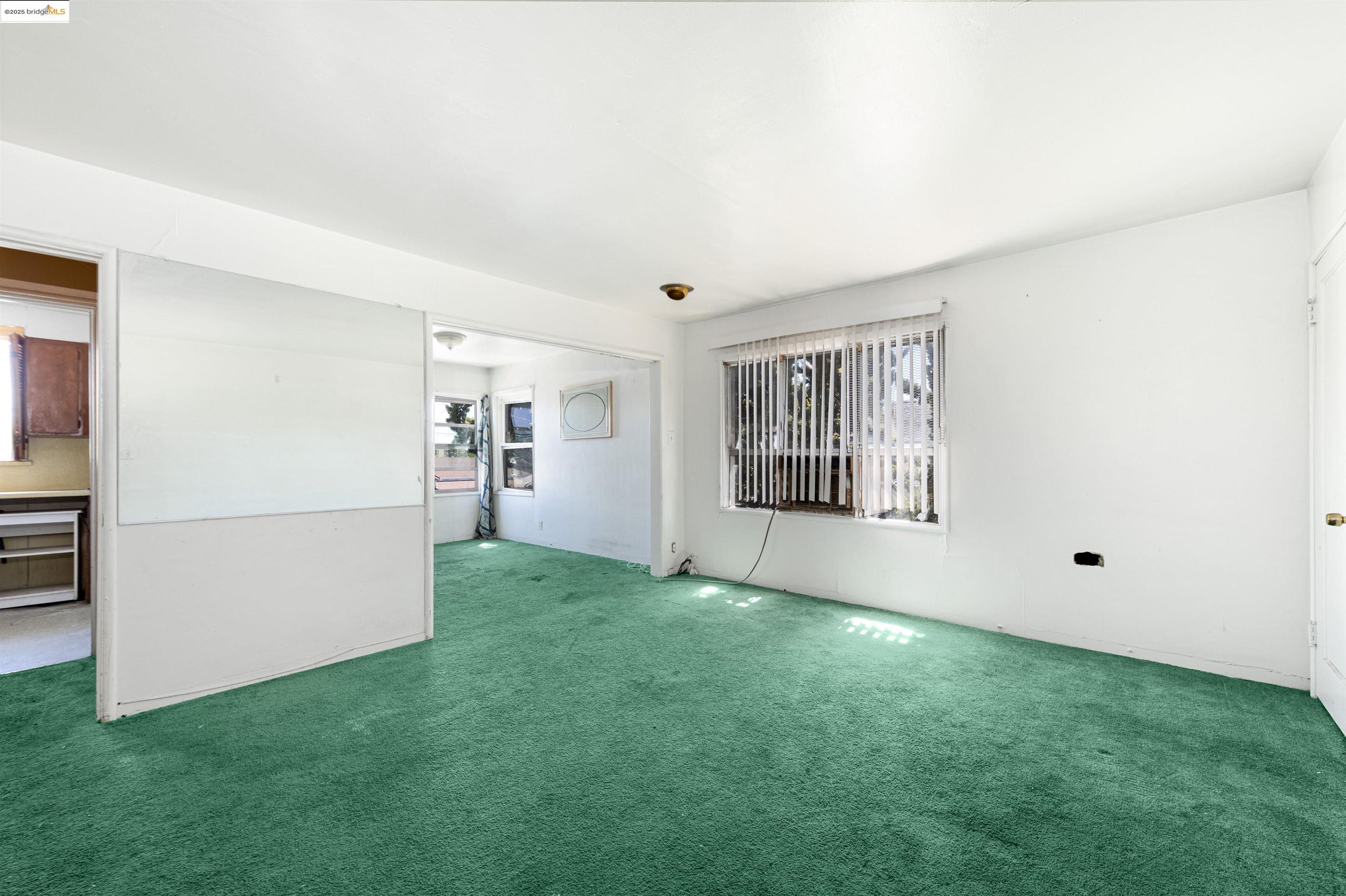 Detail Gallery Image 4 of 11 For 1427 65th Ave, Oakland,  CA 94621 - – Beds | – Baths