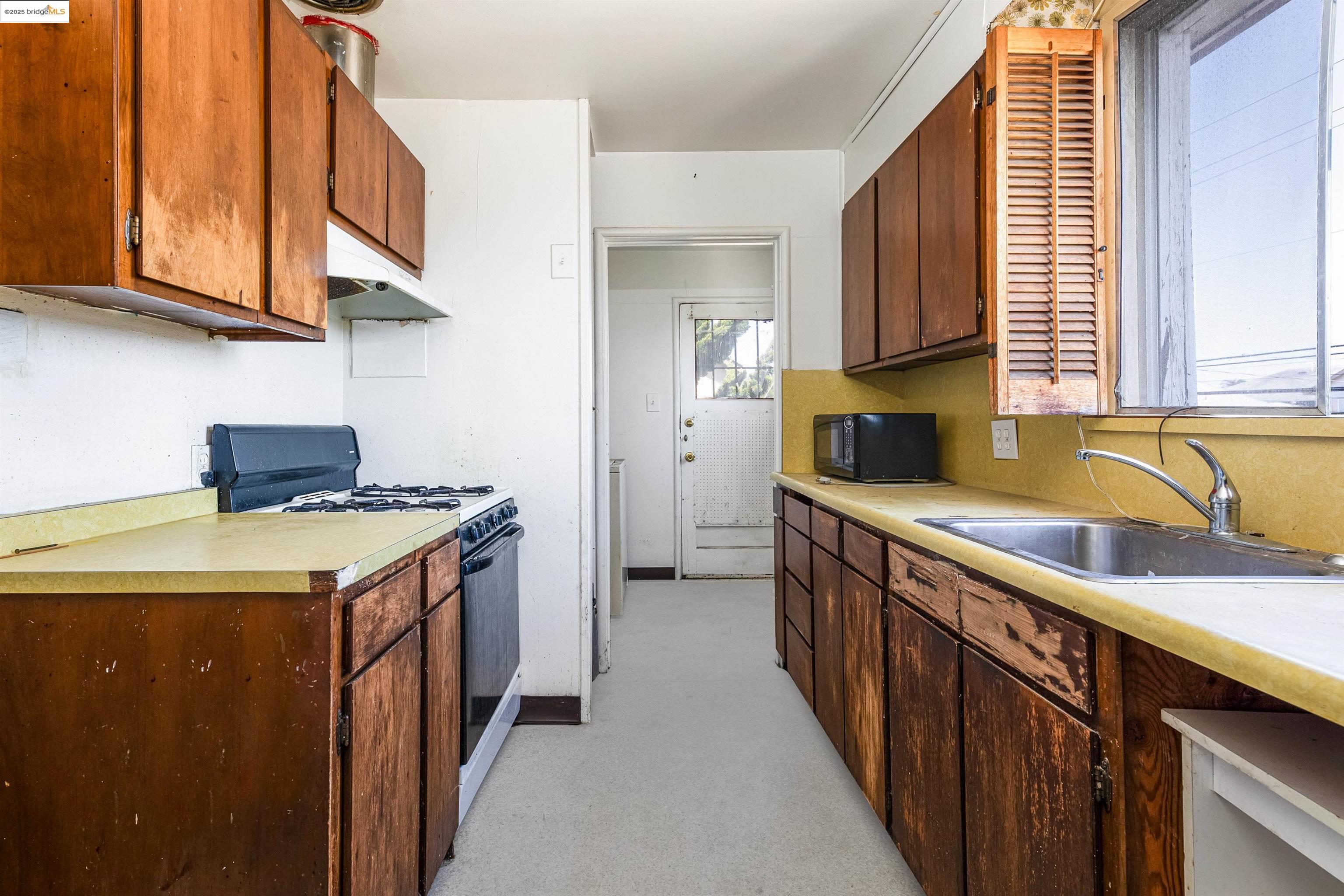 Detail Gallery Image 10 of 11 For 1427 65th Ave, Oakland,  CA 94621 - – Beds | – Baths