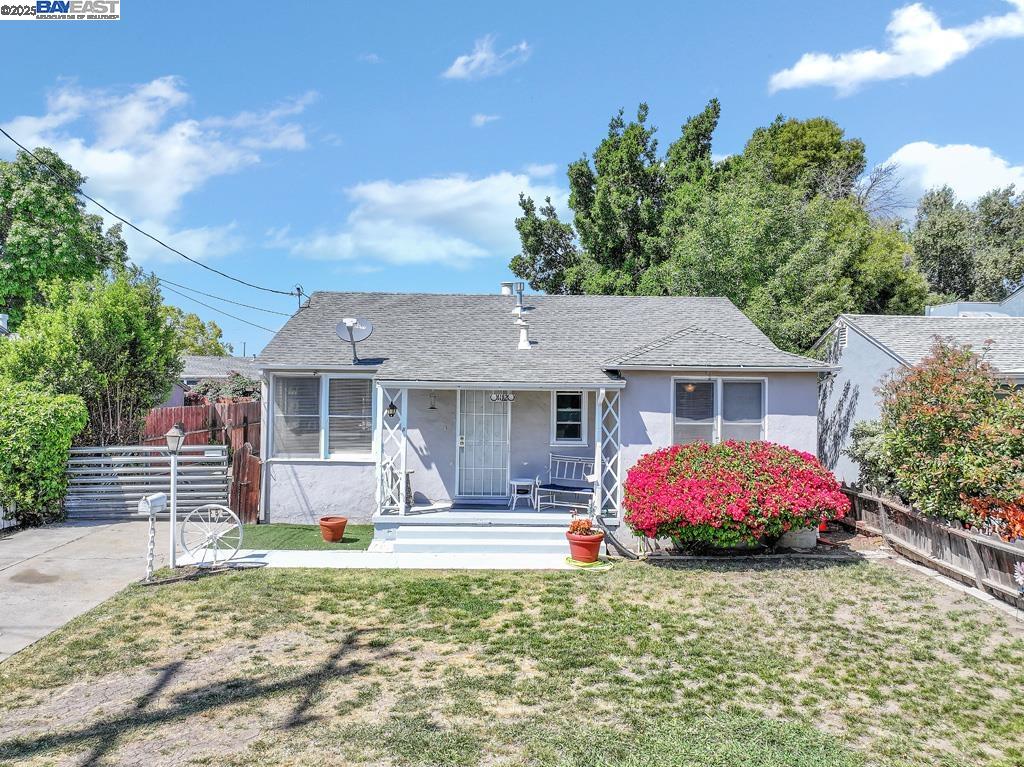 Detail Gallery Image 1 of 22 For 1112 W 9th St, Antioch,  CA 94509 - 2 Beds | 1 Baths