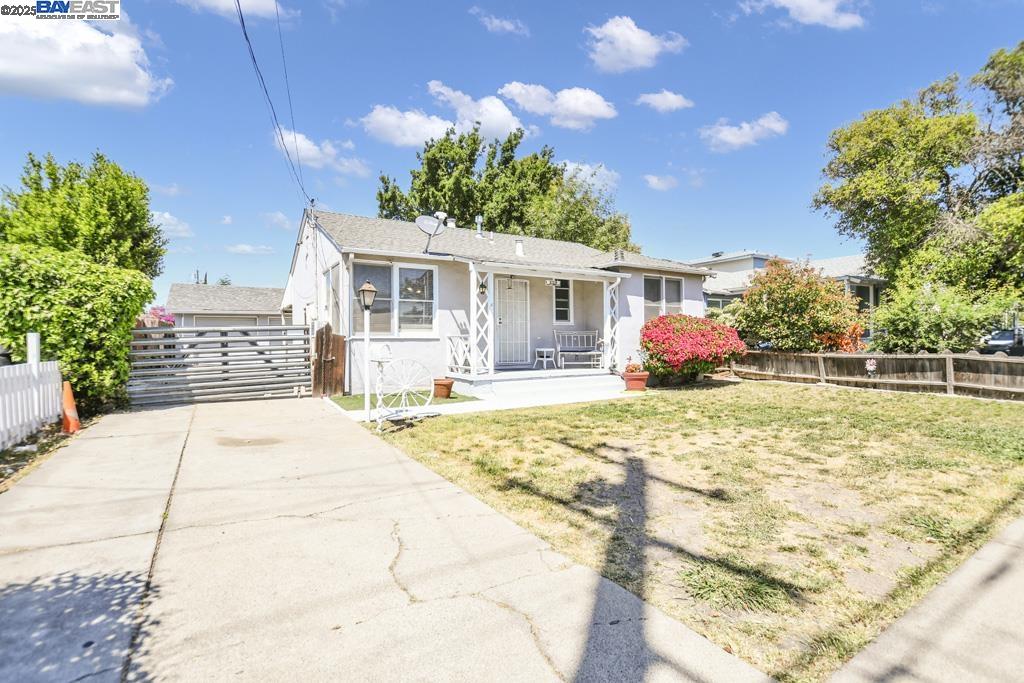 Detail Gallery Image 5 of 22 For 1112 W 9th St, Antioch,  CA 94509 - 2 Beds | 1 Baths