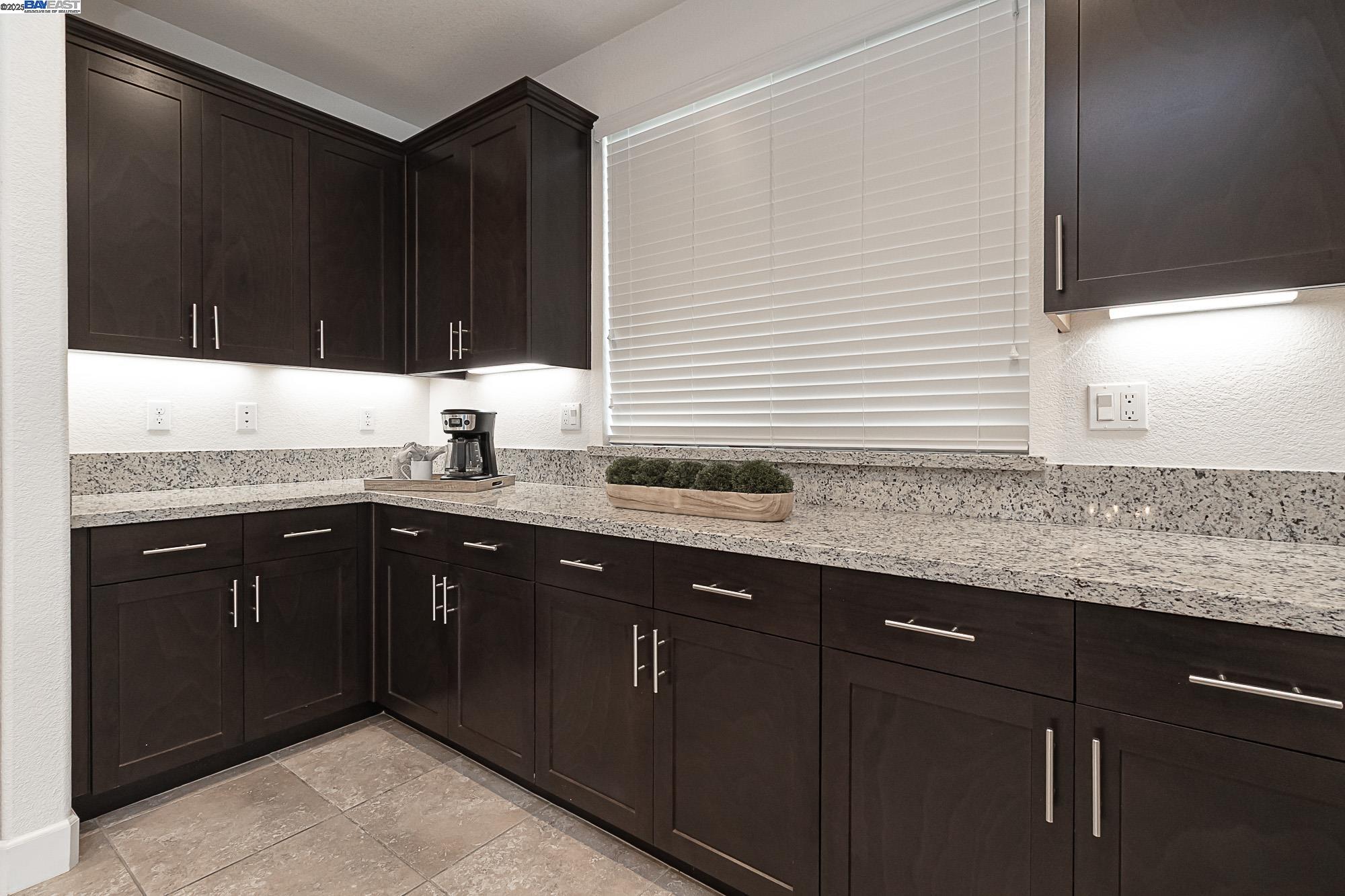 Detail Gallery Image 11 of 26 For 18082 Amador Dr, Lathrop,  CA 95330 - 4 Beds | 3 Baths