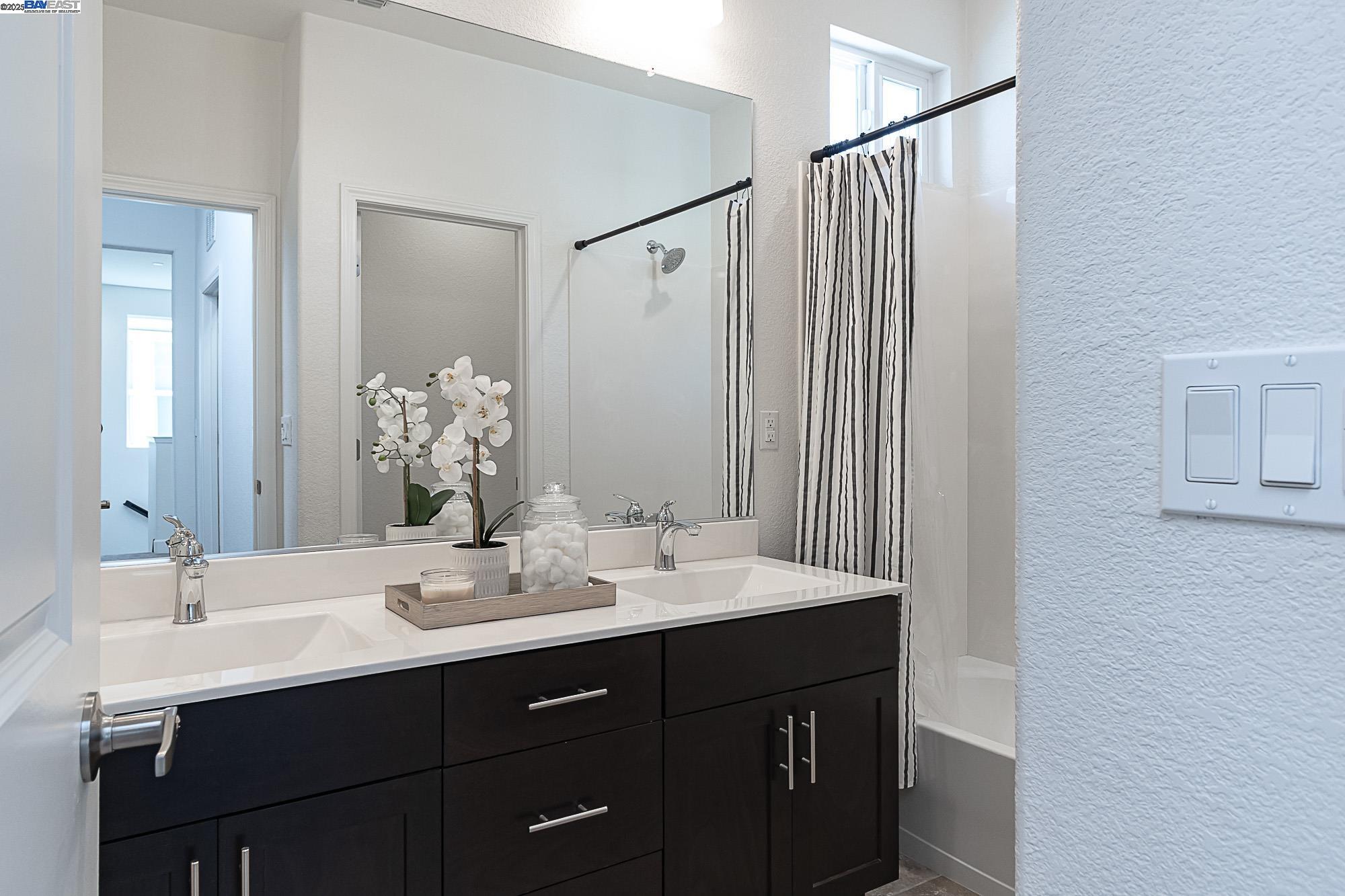 Detail Gallery Image 17 of 26 For 18082 Amador Dr, Lathrop,  CA 95330 - 4 Beds | 3 Baths
