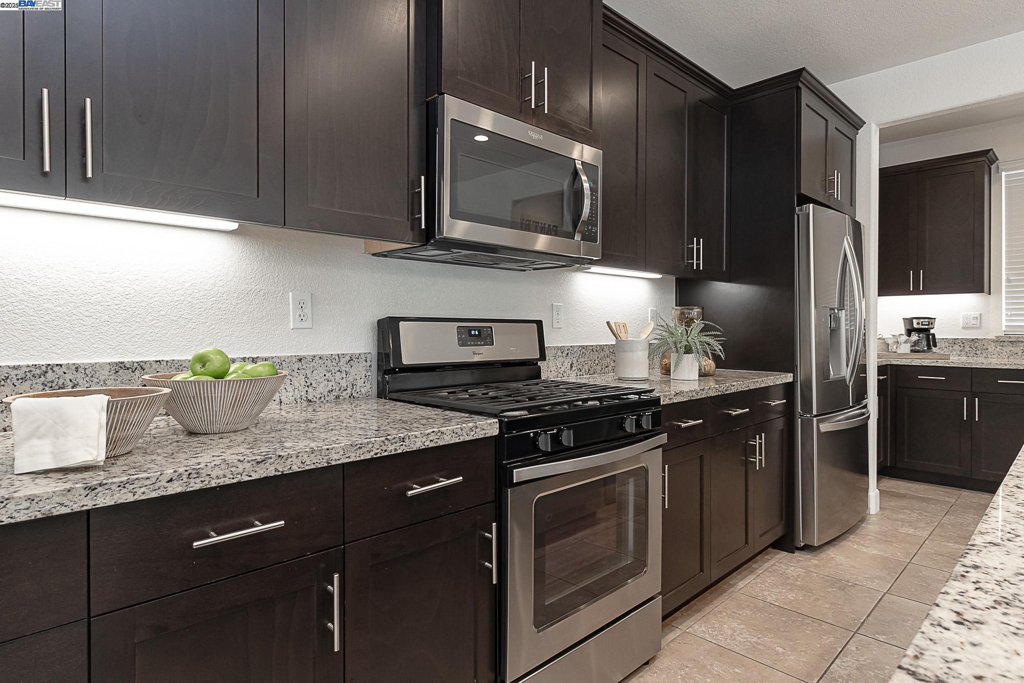 Detail Gallery Image 9 of 26 For 18082 Amador Dr, Lathrop,  CA 95330 - 4 Beds | 3 Baths