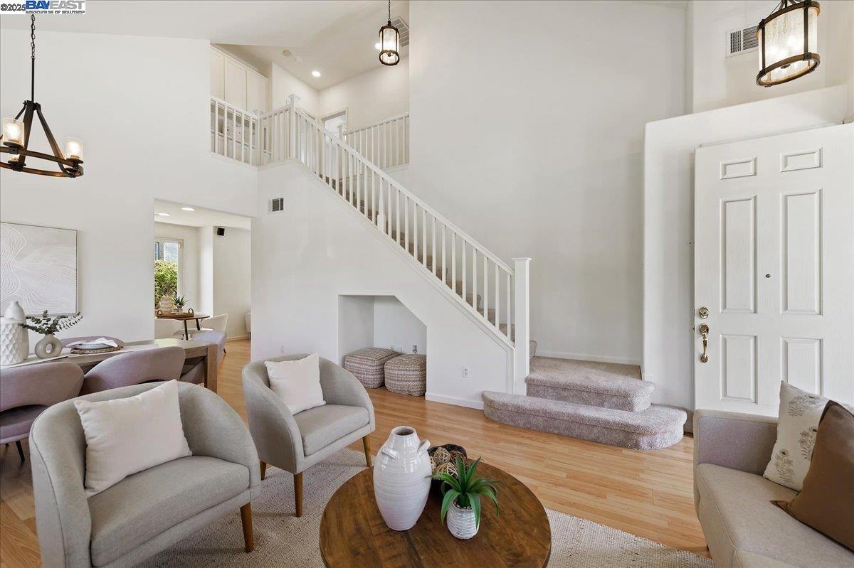 Detail Gallery Image 6 of 32 For 3989 Strafford Ct, Dublin,  CA 94568 - 3 Beds | 2/1 Baths