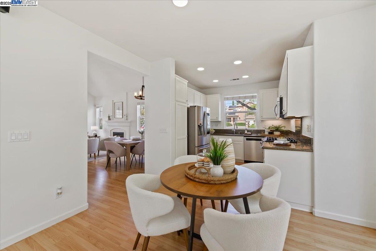 Detail Gallery Image 14 of 32 For 3989 Strafford Ct, Dublin,  CA 94568 - 3 Beds | 2/1 Baths