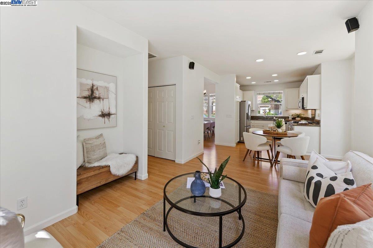 Detail Gallery Image 18 of 32 For 3989 Strafford Ct, Dublin,  CA 94568 - 3 Beds | 2/1 Baths