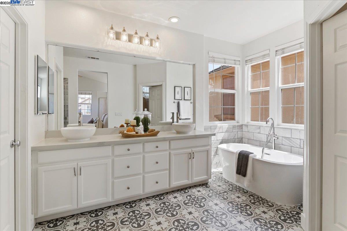 Detail Gallery Image 25 of 32 For 3989 Strafford Ct, Dublin,  CA 94568 - 3 Beds | 2/1 Baths