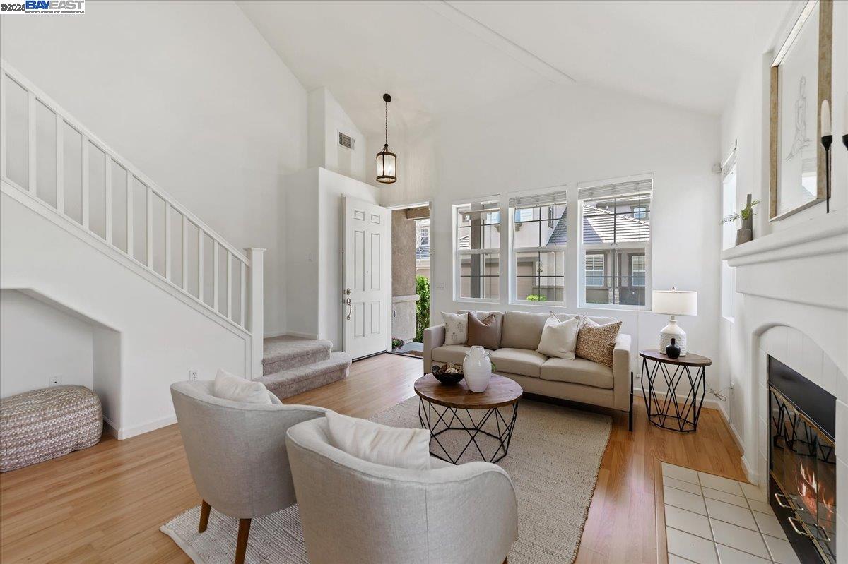 Detail Gallery Image 4 of 32 For 3989 Strafford Ct, Dublin,  CA 94568 - 3 Beds | 2/1 Baths