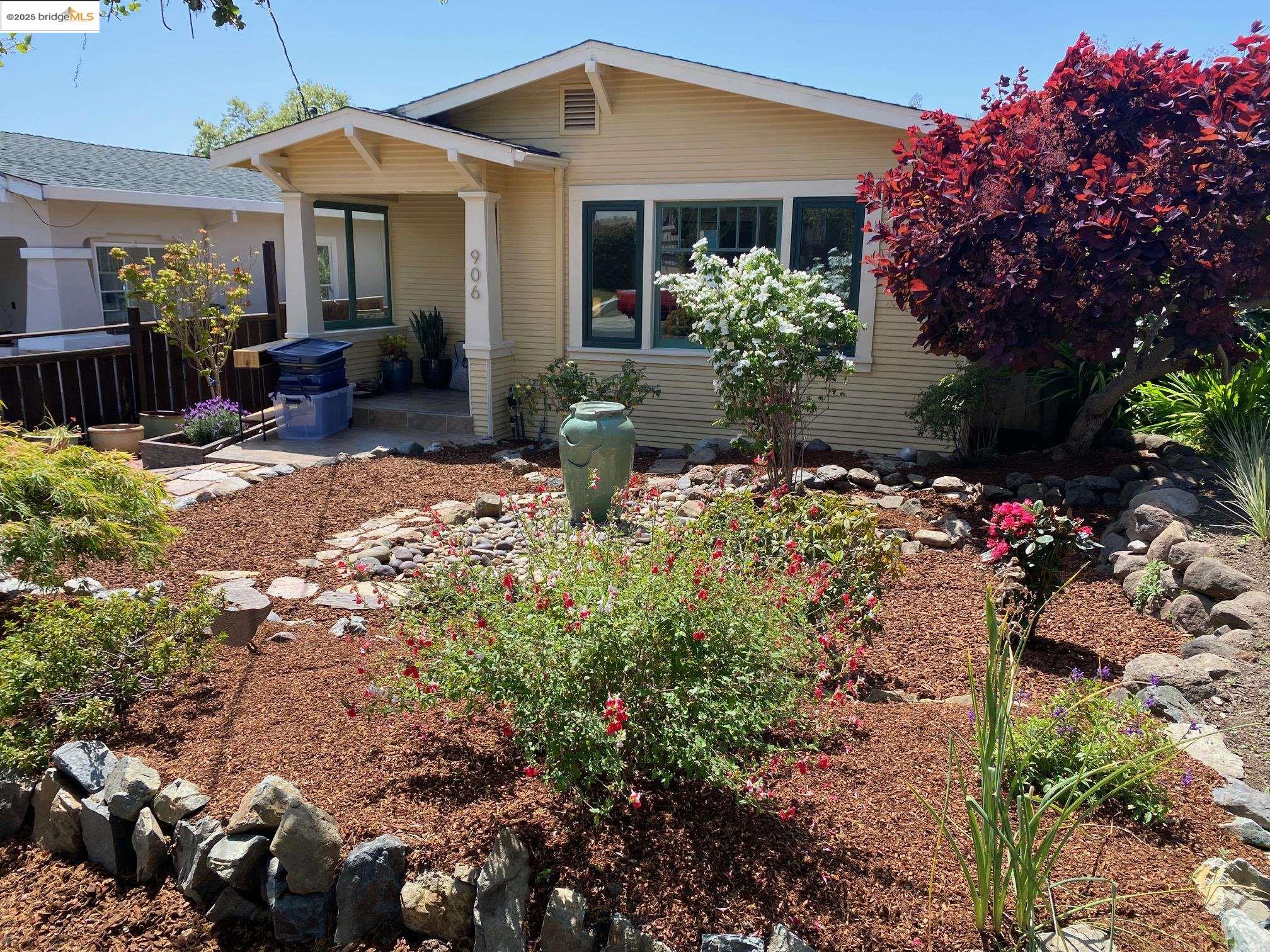 Detail Gallery Image 1 of 1 For 906 Carmel Ave, Albany,  CA 94706 - 1 Beds | 1 Baths