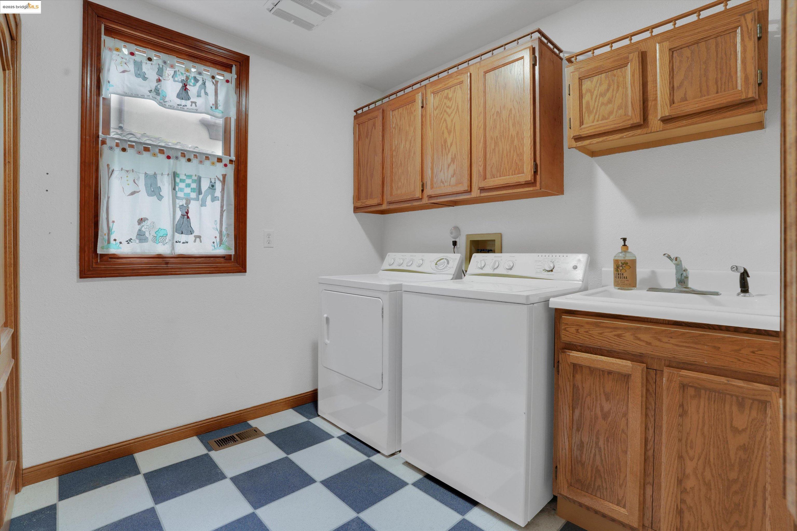 Detail Gallery Image 15 of 52 For 5578 Starfish Pl, Discovery Bay,  CA 94505 - 3 Beds | 3/1 Baths