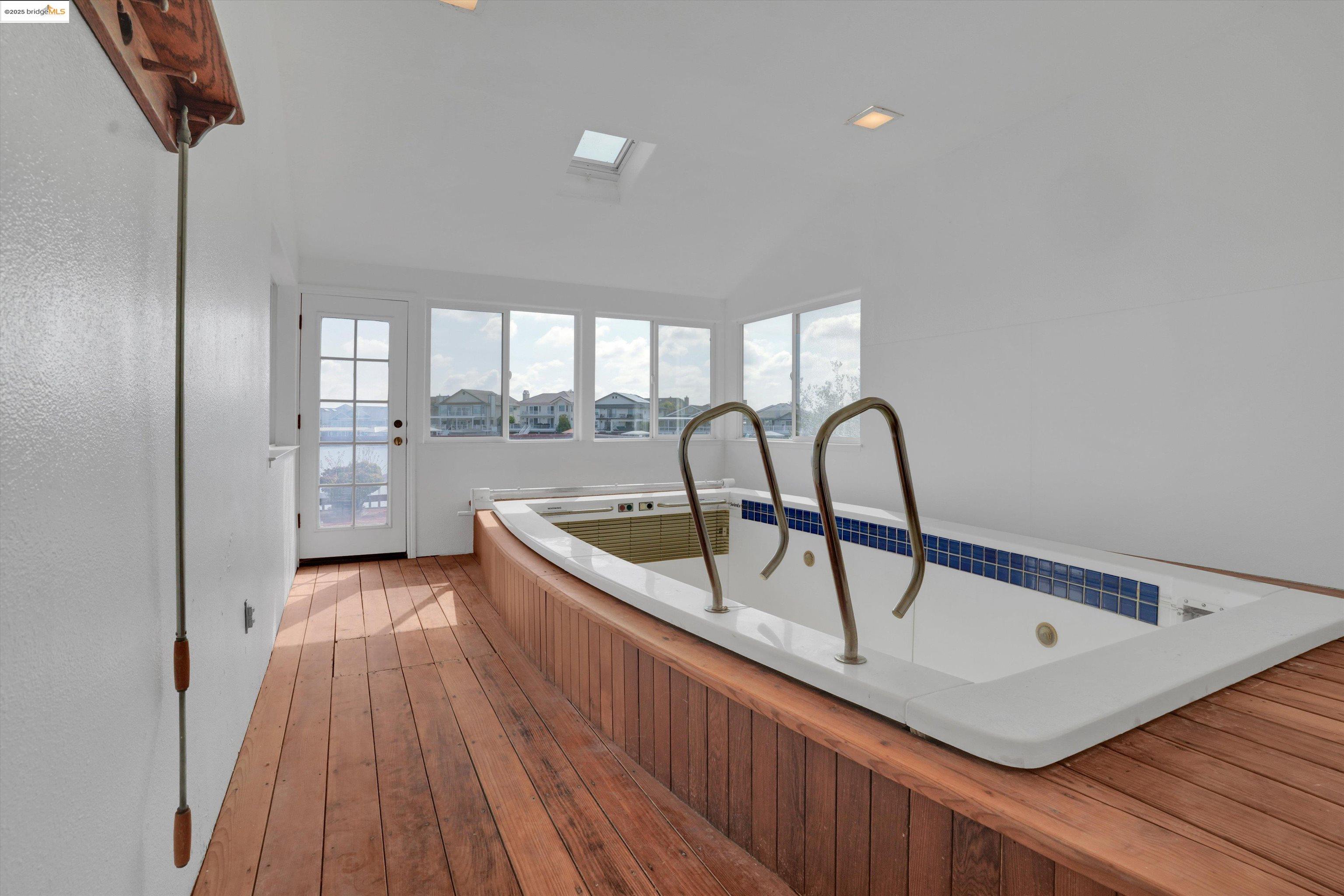 Detail Gallery Image 20 of 52 For 5578 Starfish Pl, Discovery Bay,  CA 94505 - 3 Beds | 3/1 Baths