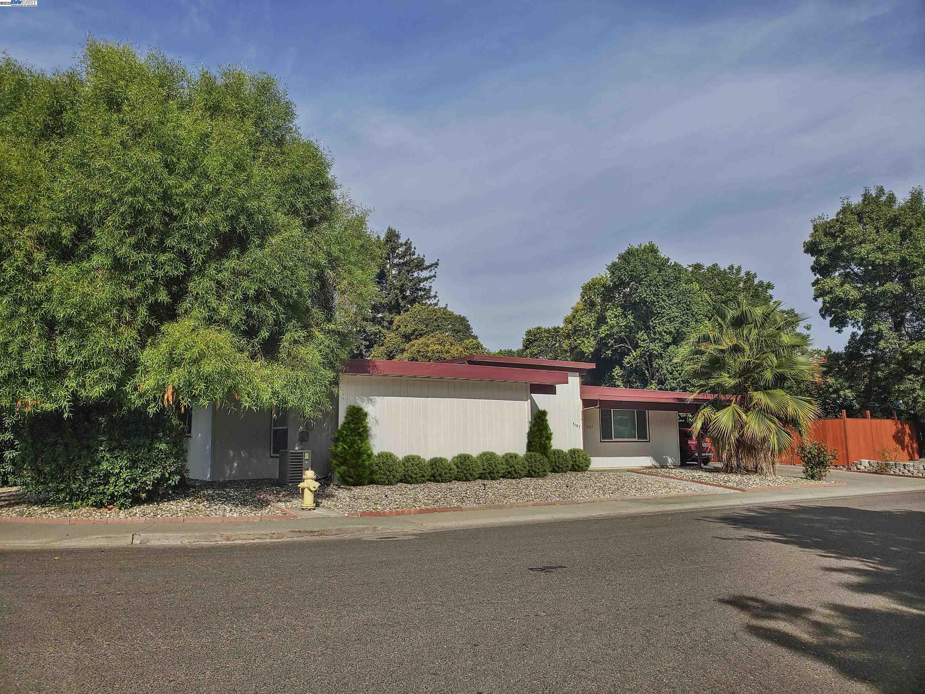 Detail Gallery Image 1 of 25 For 3107 Corona Dr, Davis,  CA 95616 - 3 Beds | 2 Baths