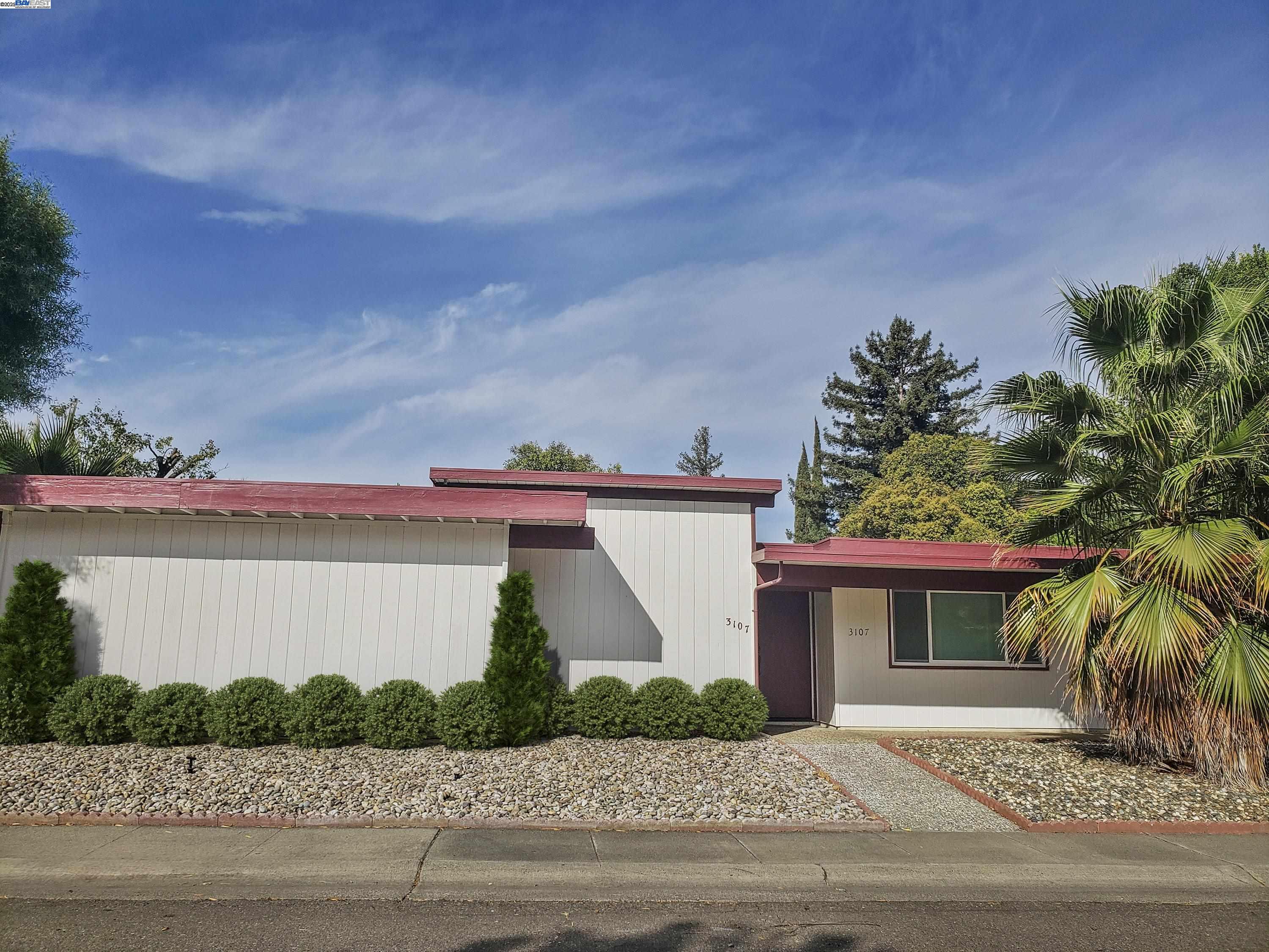 Detail Gallery Image 3 of 25 For 3107 Corona Dr, Davis,  CA 95616 - 3 Beds | 2 Baths