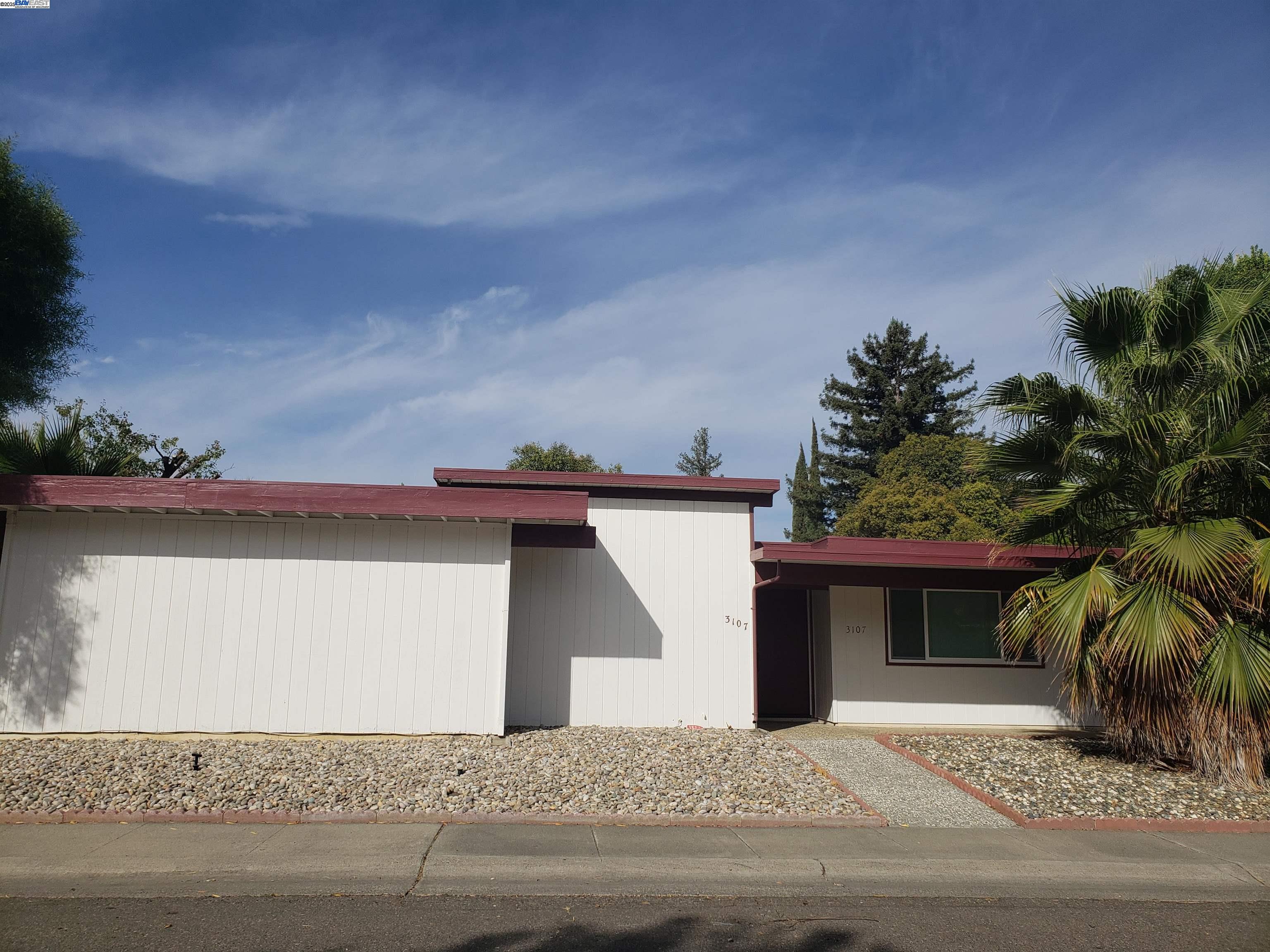 Detail Gallery Image 4 of 25 For 3107 Corona Dr, Davis,  CA 95616 - 3 Beds | 2 Baths