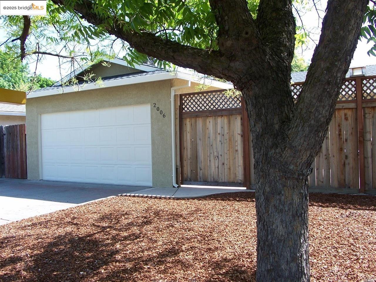 Detail Gallery Image 1 of 9 For 2006 Robin Dr, Fairfield,  CA 94533 - 4 Beds | 2 Baths