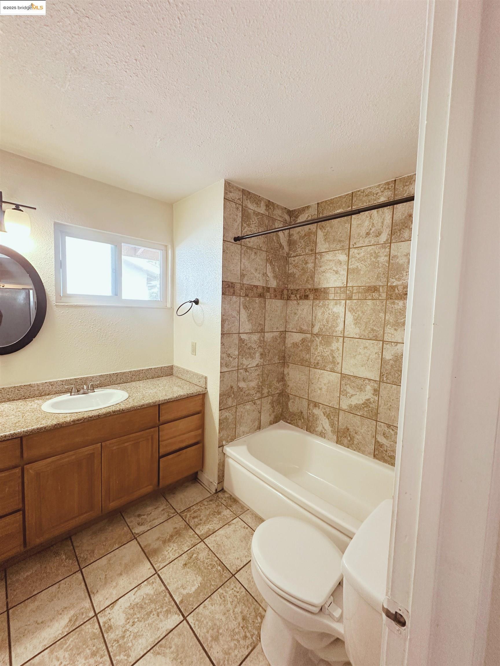 Detail Gallery Image 4 of 9 For 2006 Robin Dr, Fairfield,  CA 94533 - 4 Beds | 2 Baths