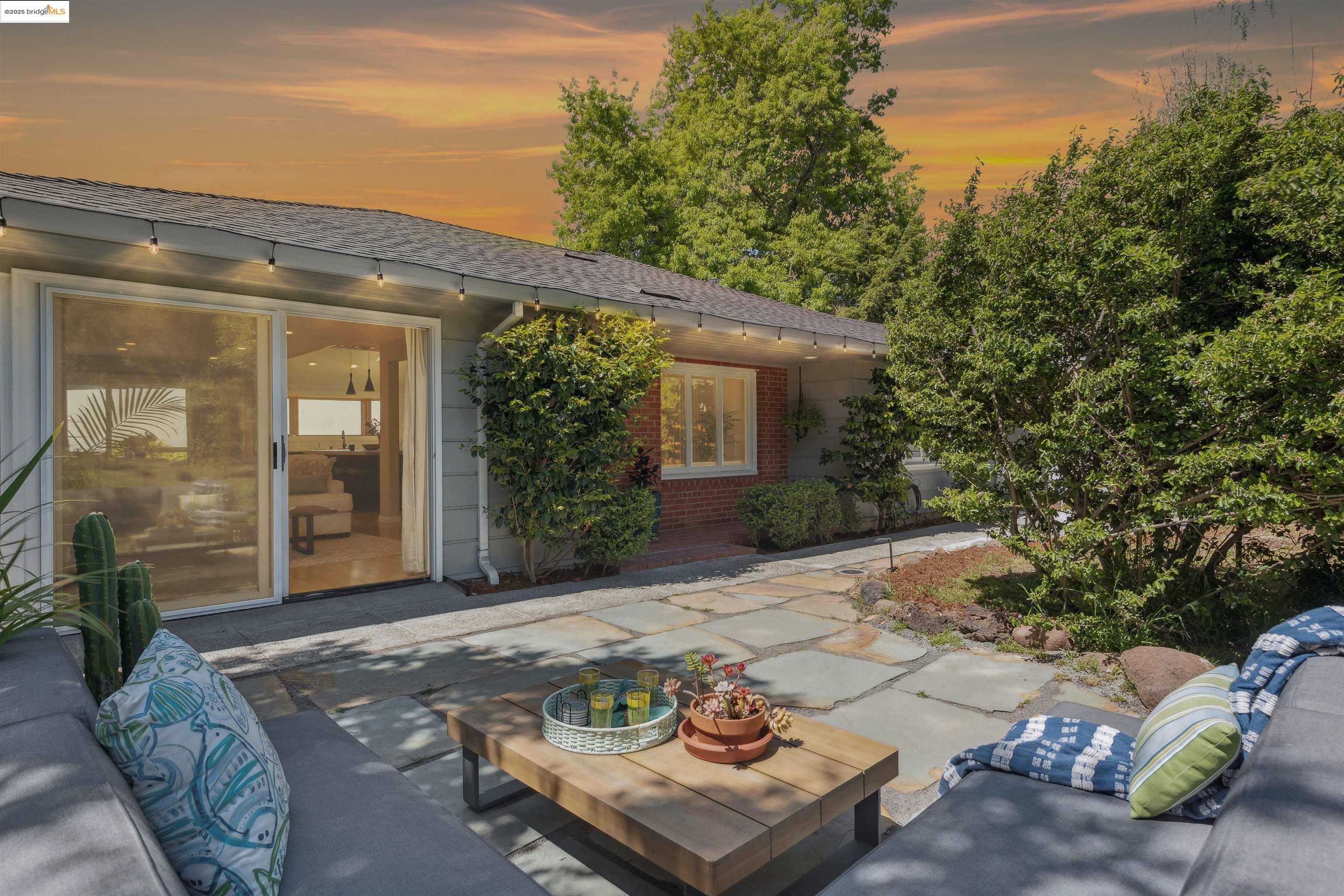 Detail Gallery Image 1 of 1 For 3076 Frye, Oakland,  CA 94602 - 3 Beds | 2 Baths