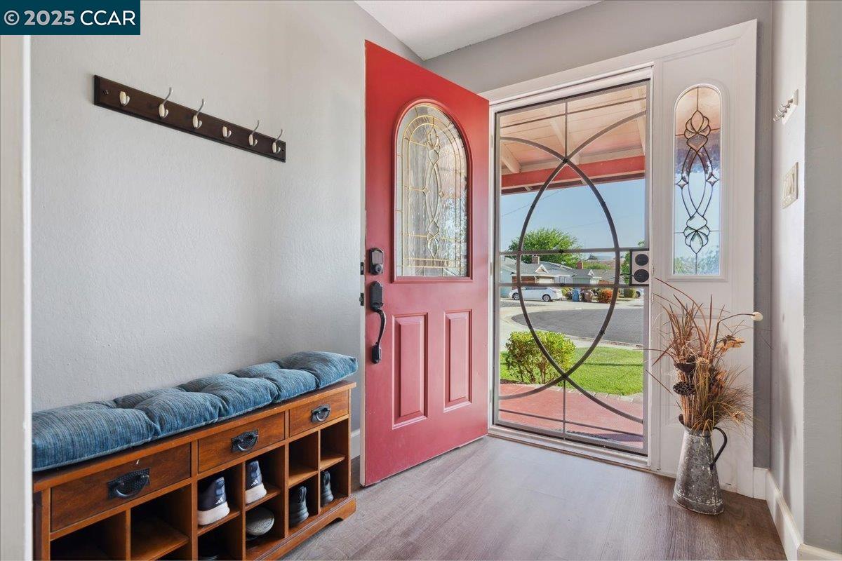 Detail Gallery Image 3 of 41 For 220 Longview Ct, Antioch,  CA 94509 - 3 Beds | 2 Baths