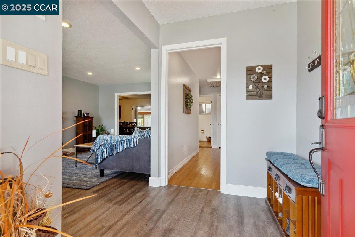 Detail Gallery Image 4 of 41 For 220 Longview Ct, Antioch,  CA 94509 - 3 Beds | 2 Baths