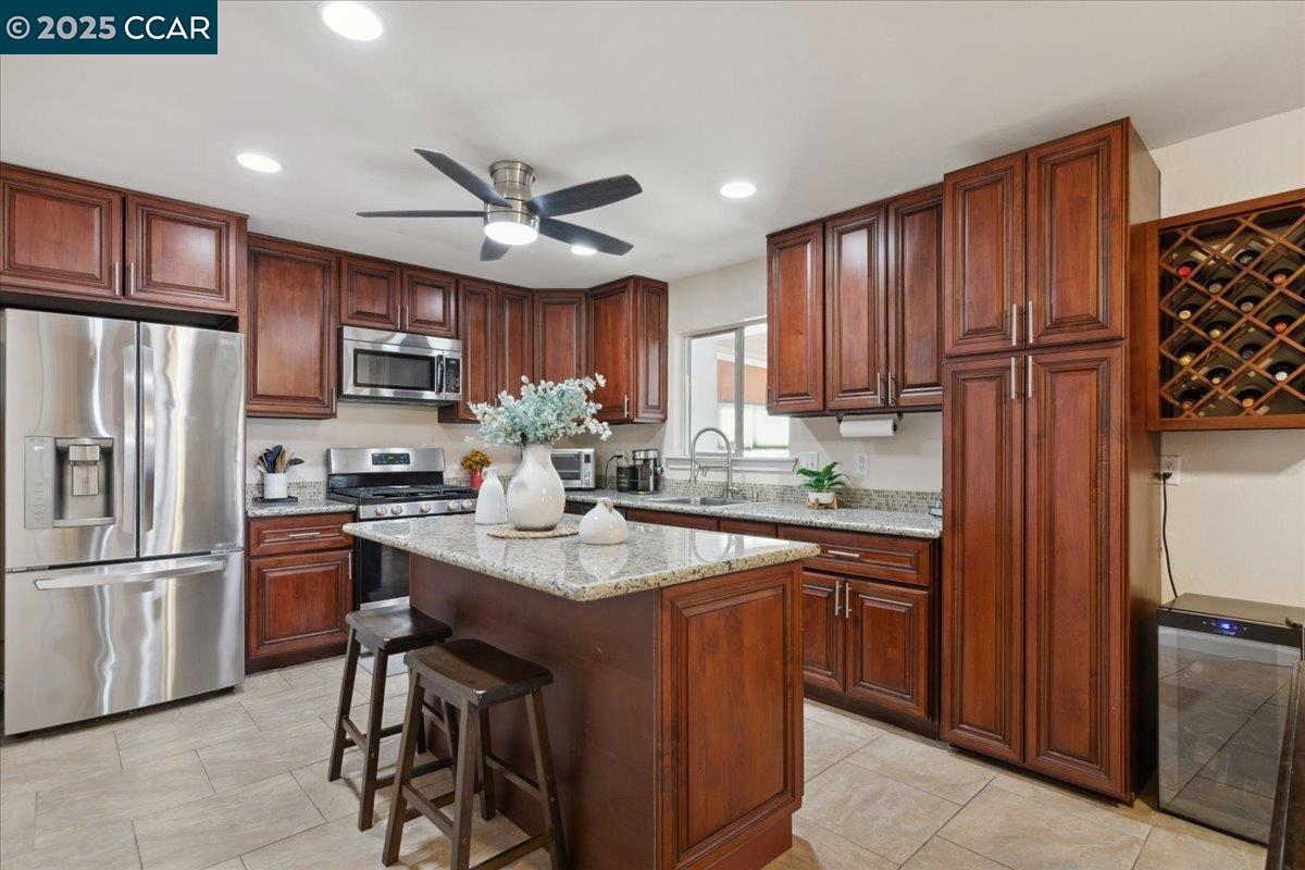 Detail Gallery Image 9 of 41 For 220 Longview Ct, Antioch,  CA 94509 - 3 Beds | 2 Baths