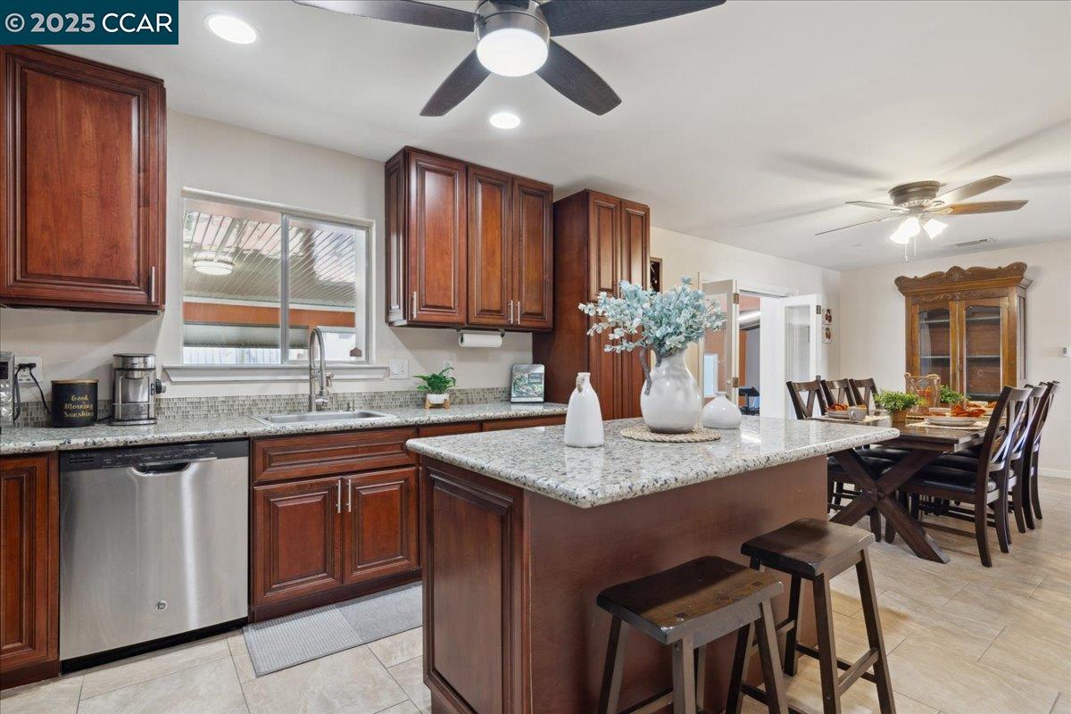 Detail Gallery Image 10 of 41 For 220 Longview Ct, Antioch,  CA 94509 - 3 Beds | 2 Baths