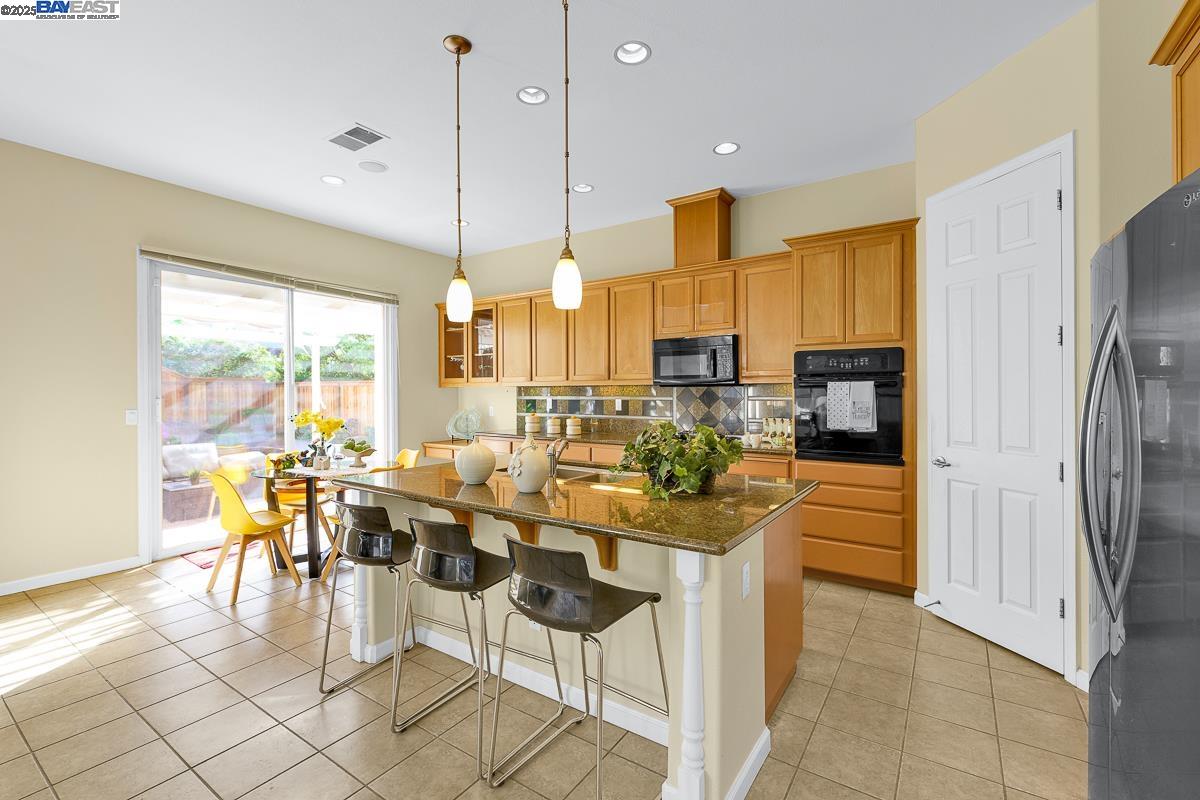 Detail Gallery Image 11 of 60 For 436 Wood Glen Dr, Richmond,  CA 94806 - 5 Beds | 4 Baths