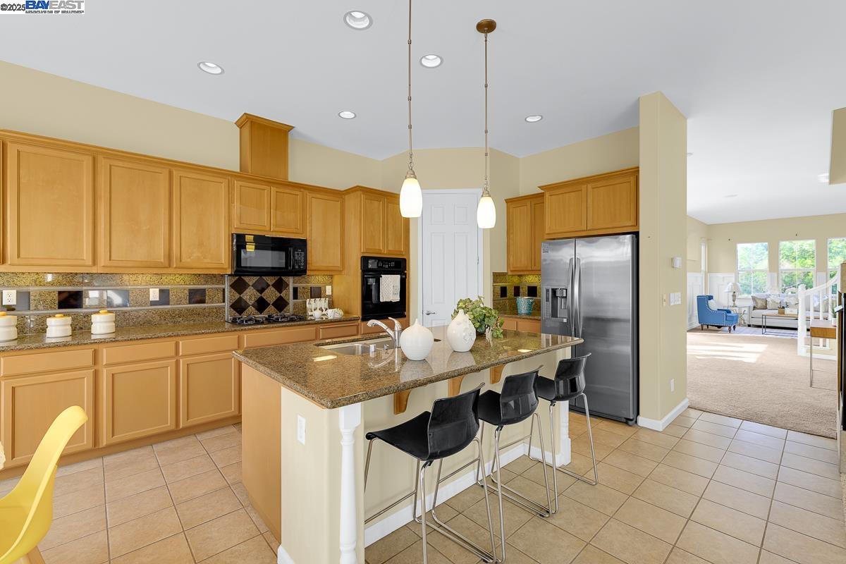 Detail Gallery Image 12 of 60 For 436 Wood Glen Dr, Richmond,  CA 94806 - 5 Beds | 4 Baths