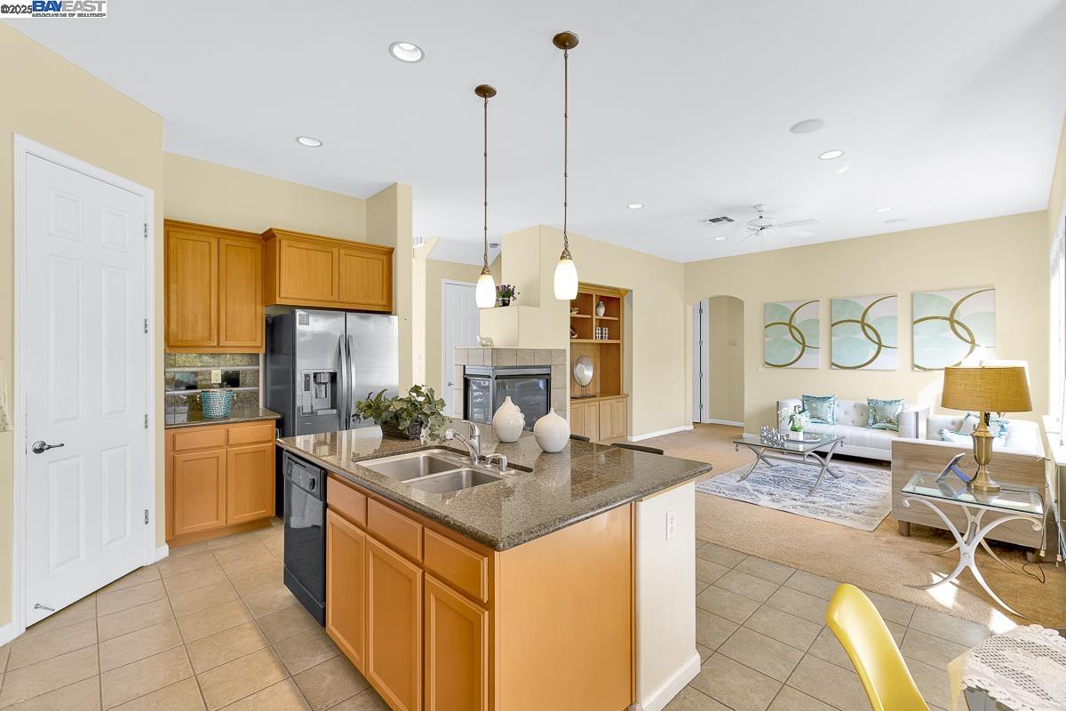 Detail Gallery Image 14 of 60 For 436 Wood Glen Dr, Richmond,  CA 94806 - 5 Beds | 4 Baths