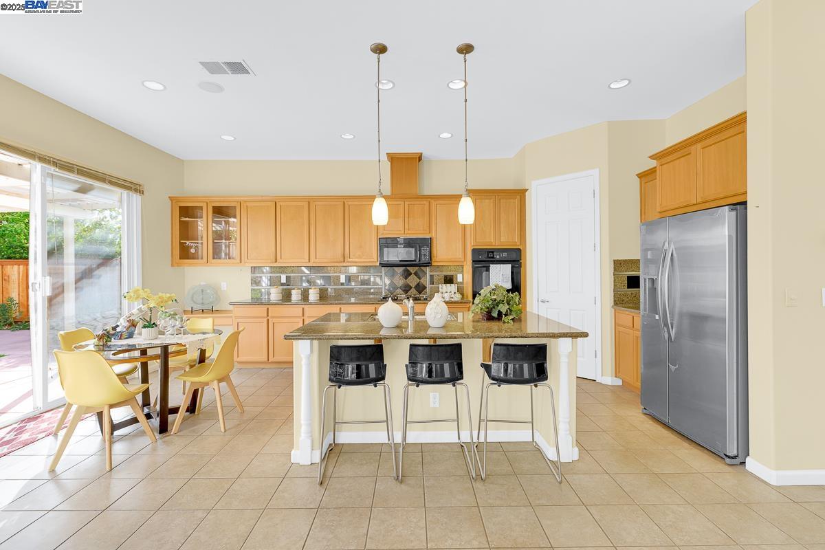 Detail Gallery Image 15 of 60 For 436 Wood Glen Dr, Richmond,  CA 94806 - 5 Beds | 4 Baths
