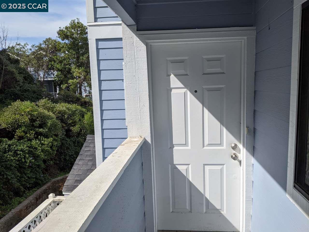 Detail Gallery Image 2 of 20 For 249 Sea Crest Cir, Vallejo,  CA 94590 - 2 Beds | 2/1 Baths