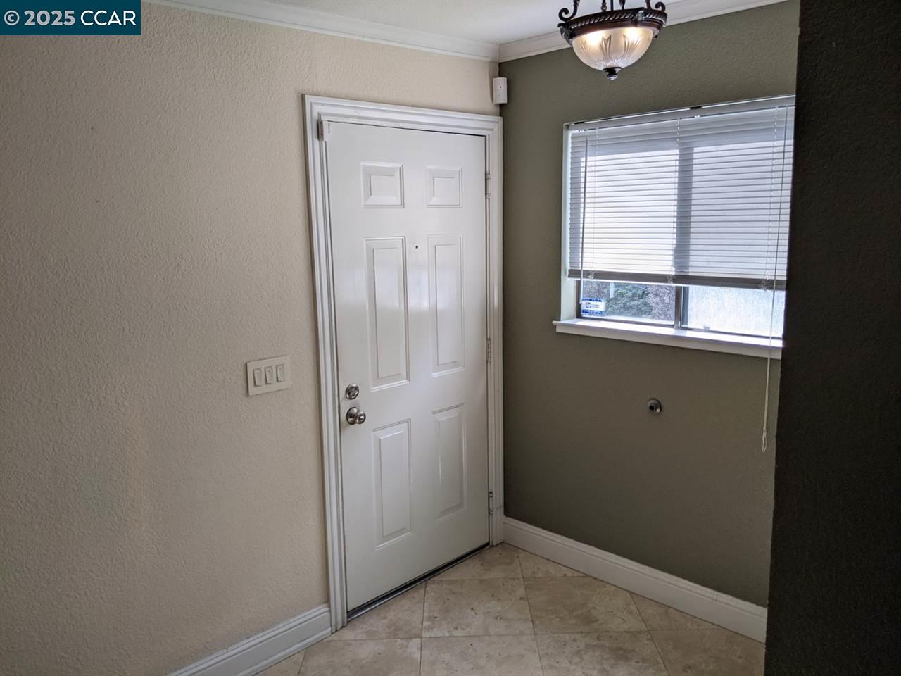 Detail Gallery Image 3 of 20 For 249 Sea Crest Cir, Vallejo,  CA 94590 - 2 Beds | 2/1 Baths