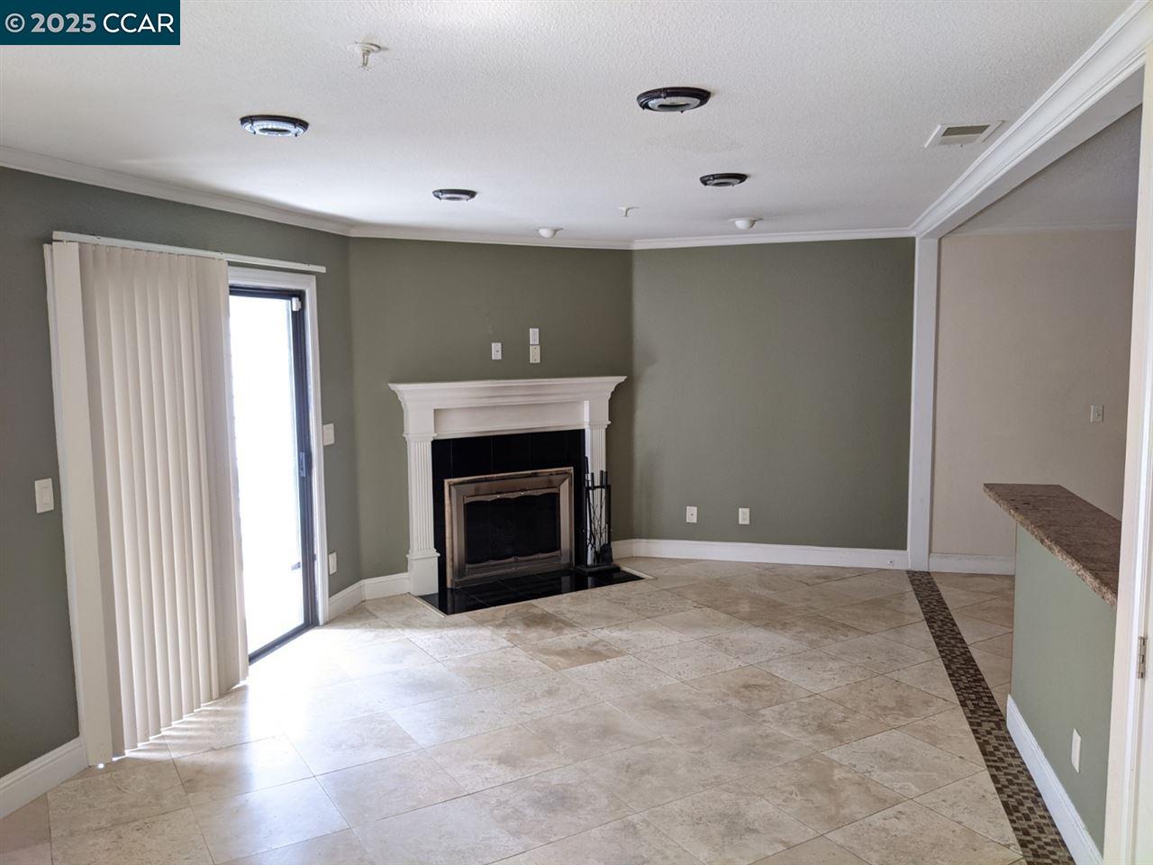 Detail Gallery Image 4 of 20 For 249 Sea Crest Cir, Vallejo,  CA 94590 - 2 Beds | 2/1 Baths