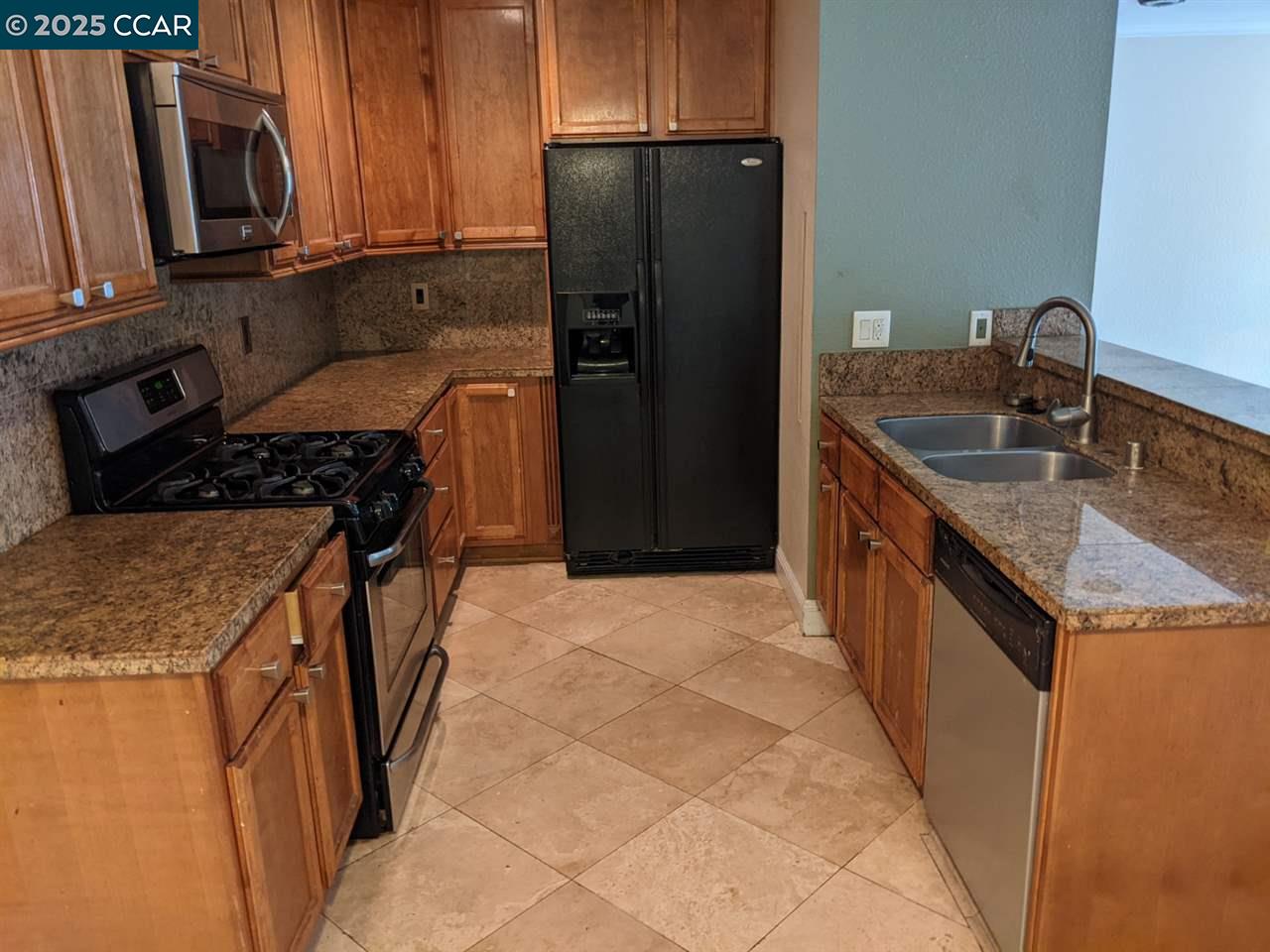 Detail Gallery Image 6 of 20 For 249 Sea Crest Cir, Vallejo,  CA 94590 - 2 Beds | 2/1 Baths