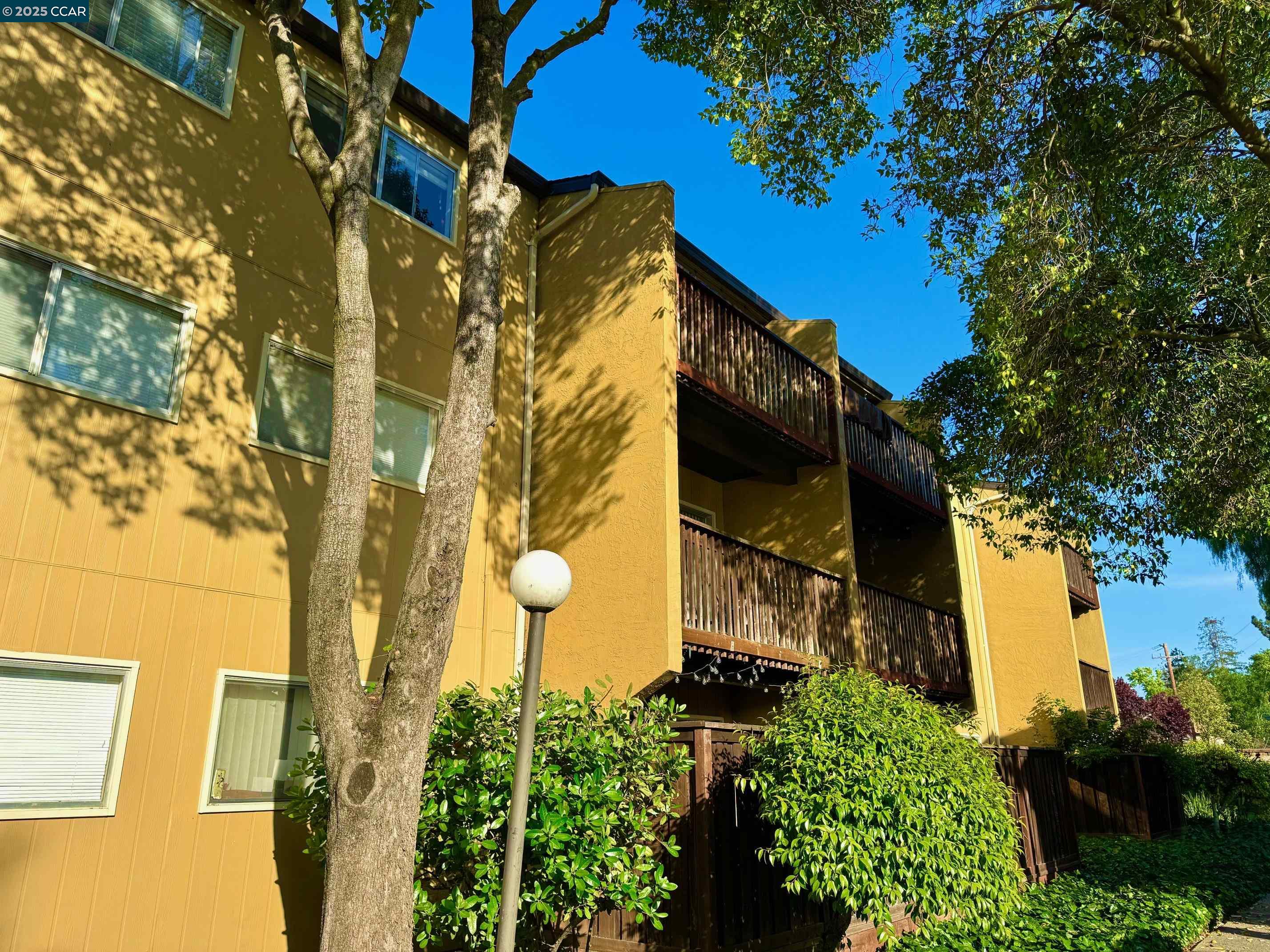 Detail Gallery Image 2 of 18 For 1060 Oak Grove Rd #25,  Concord,  CA 94518 - 1 Beds | 1 Baths