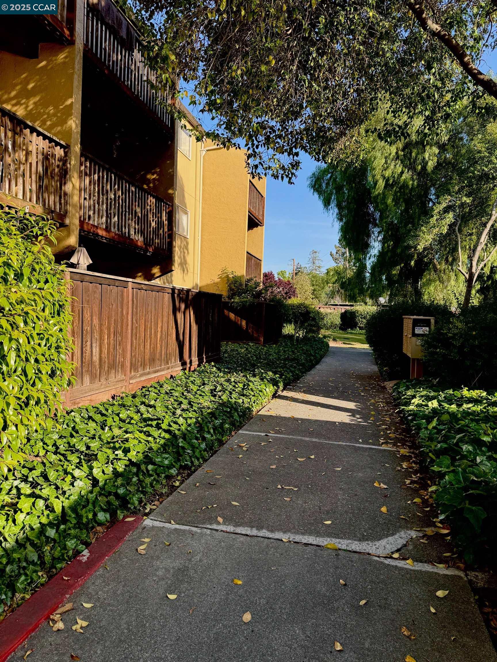 Detail Gallery Image 12 of 18 For 1060 Oak Grove Rd #25,  Concord,  CA 94518 - 1 Beds | 1 Baths