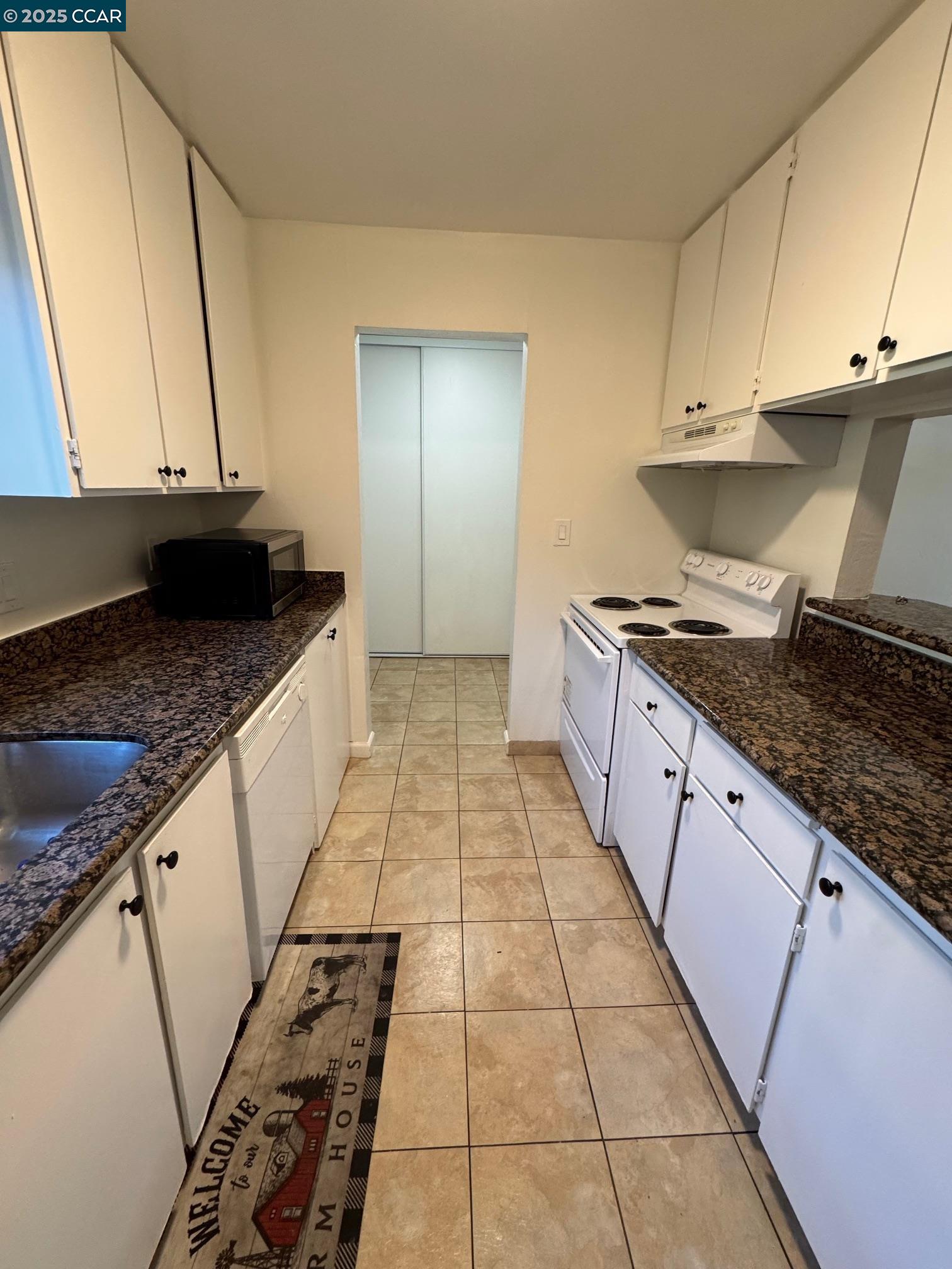 Detail Gallery Image 3 of 18 For 1060 Oak Grove Rd #25,  Concord,  CA 94518 - 1 Beds | 1 Baths