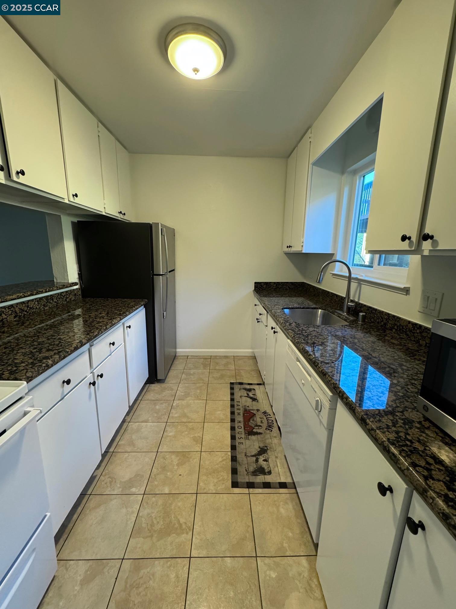 Detail Gallery Image 4 of 18 For 1060 Oak Grove Rd #25,  Concord,  CA 94518 - 1 Beds | 1 Baths