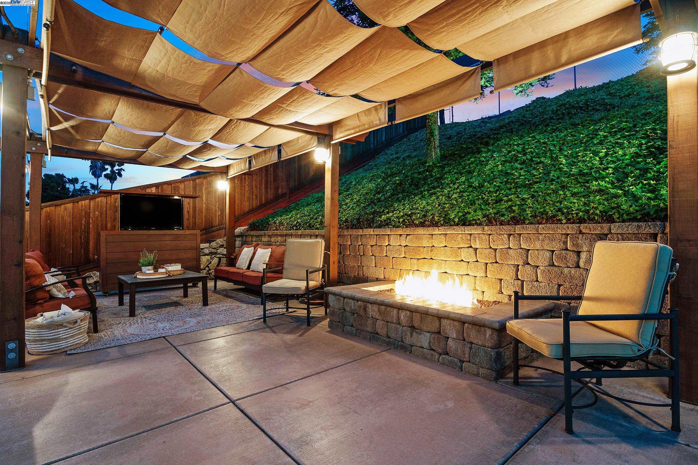 Detail Gallery Image 11 of 58 For 2843 Bluebell Cir, Antioch,  CA 94531 - 4 Beds | 2/1 Baths