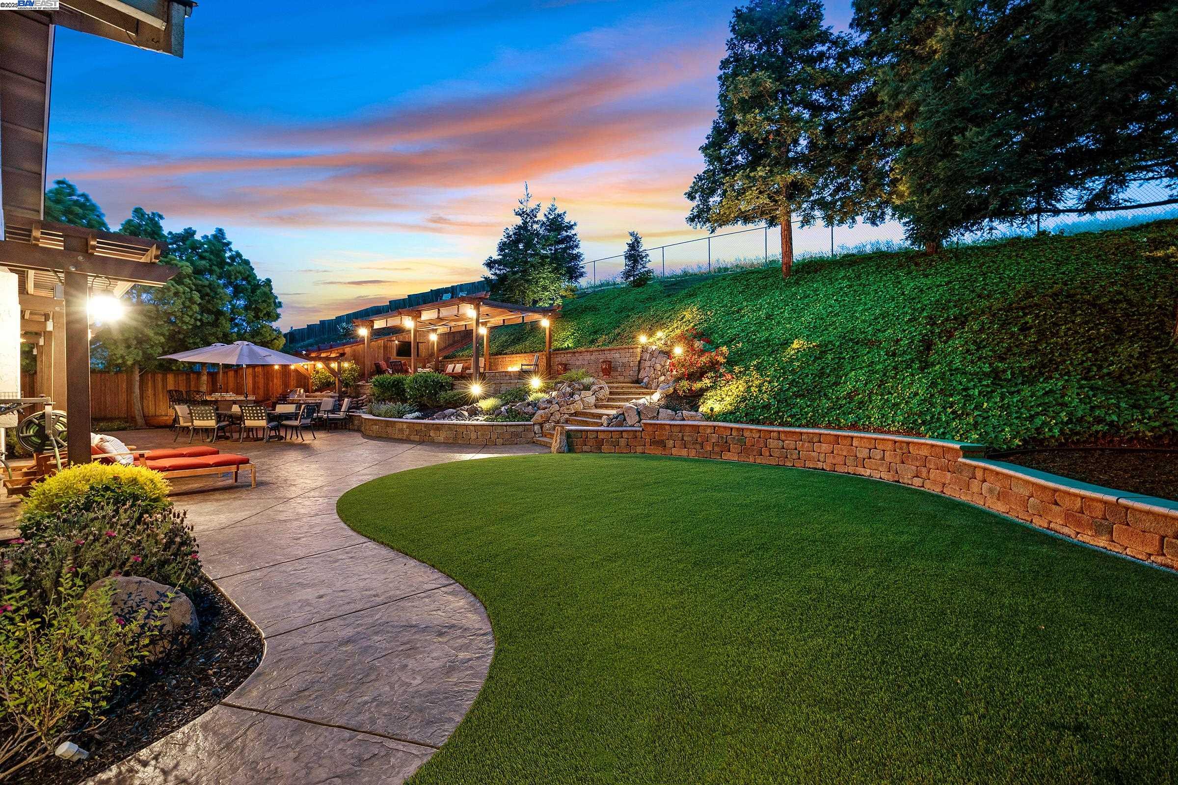 Detail Gallery Image 3 of 58 For 2843 Bluebell Cir, Antioch,  CA 94531 - 4 Beds | 2/1 Baths