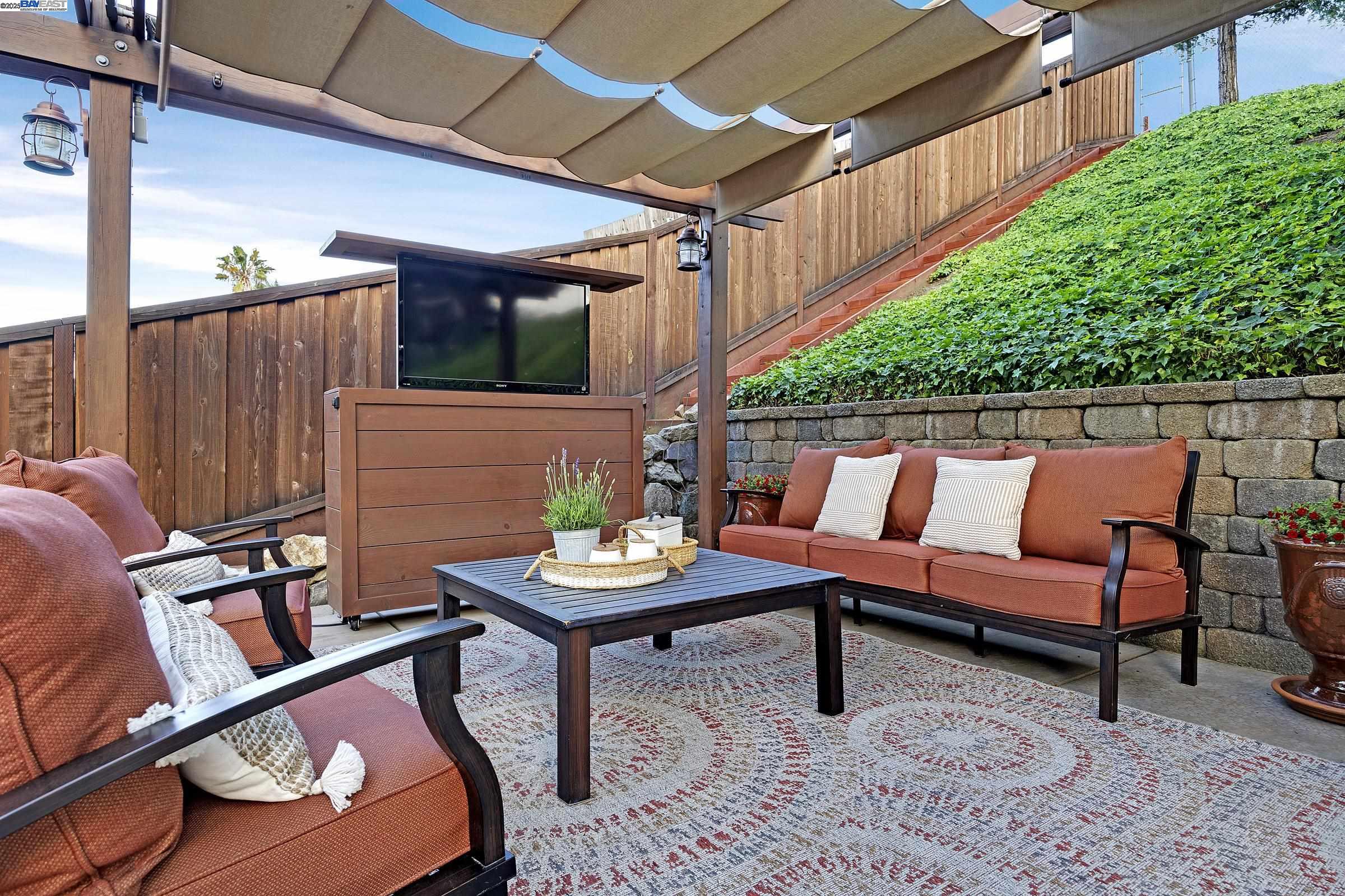 Detail Gallery Image 27 of 58 For 2843 Bluebell Cir, Antioch,  CA 94531 - 4 Beds | 2/1 Baths