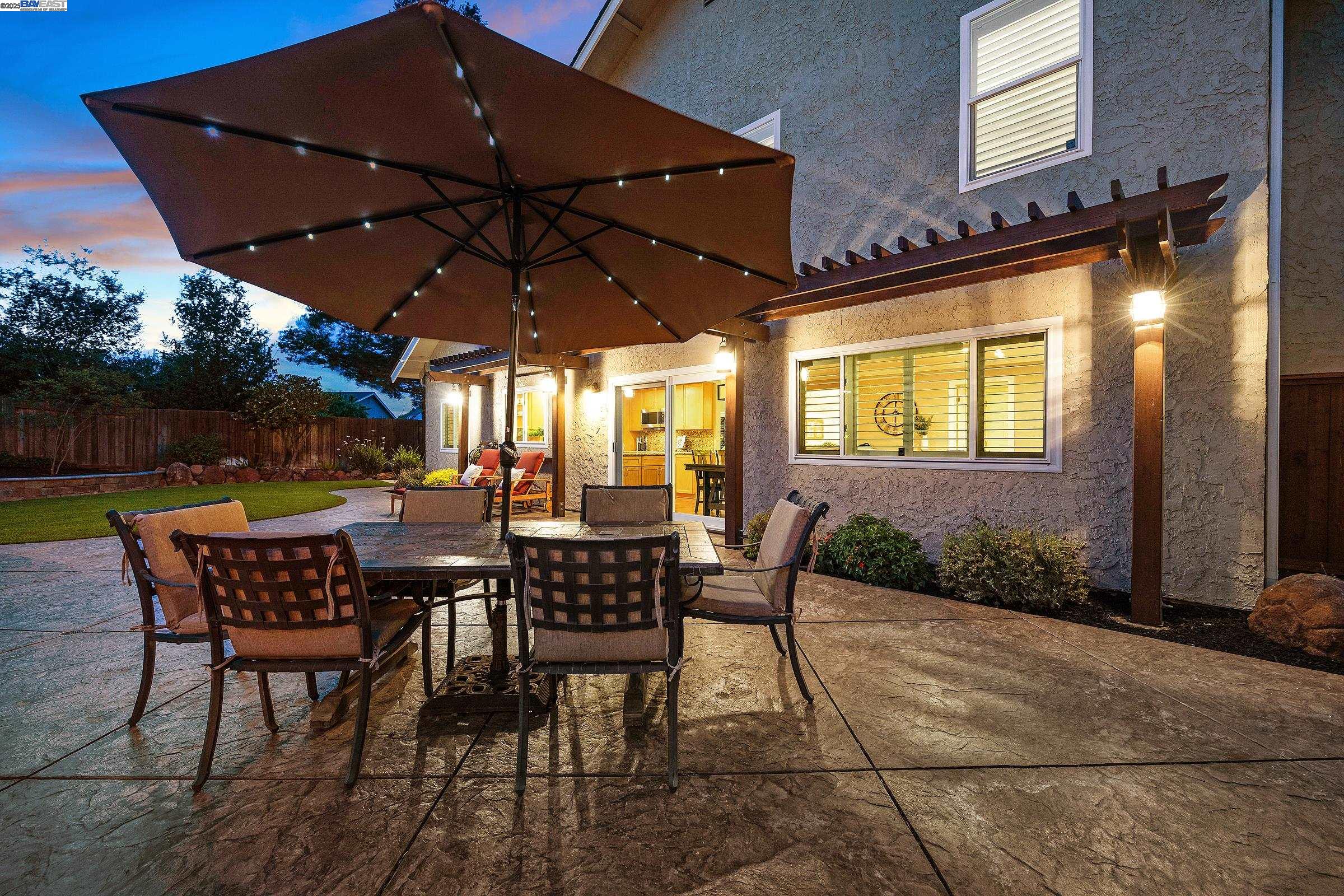 Detail Gallery Image 8 of 58 For 2843 Bluebell Cir, Antioch,  CA 94531 - 4 Beds | 2/1 Baths